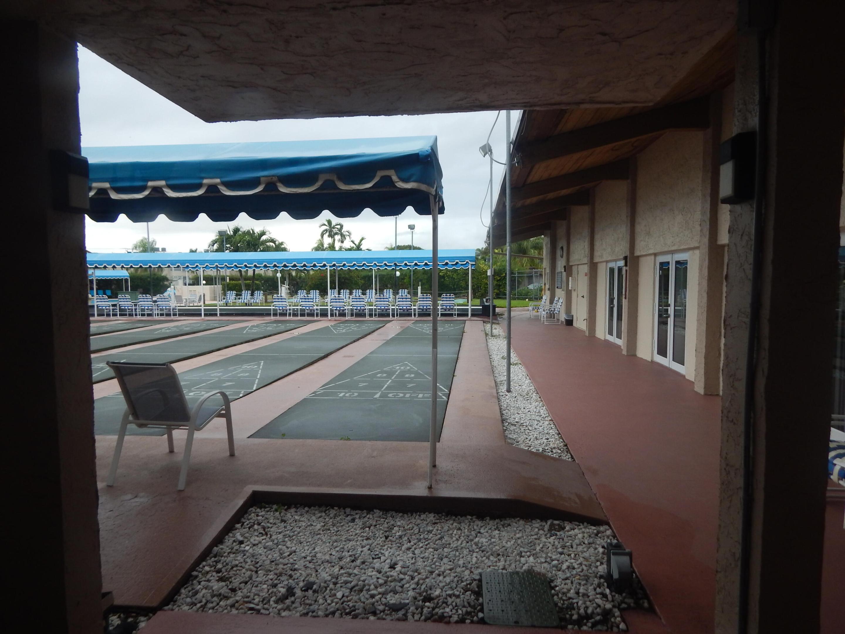 225 Bonnie Blvd #204 Palm Springs, FL 33461