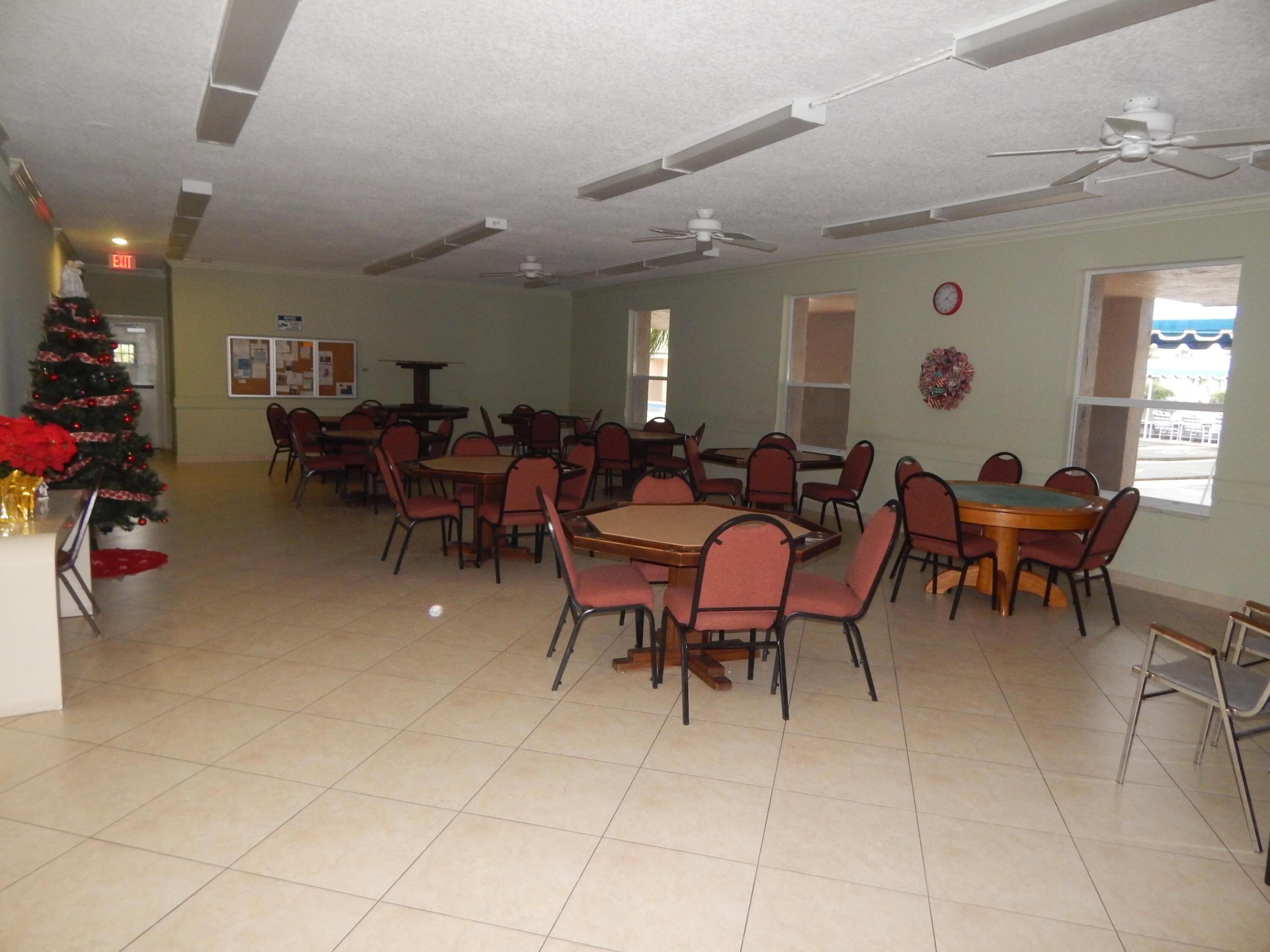 225 Bonnie Blvd #204 Palm Springs, FL 33461