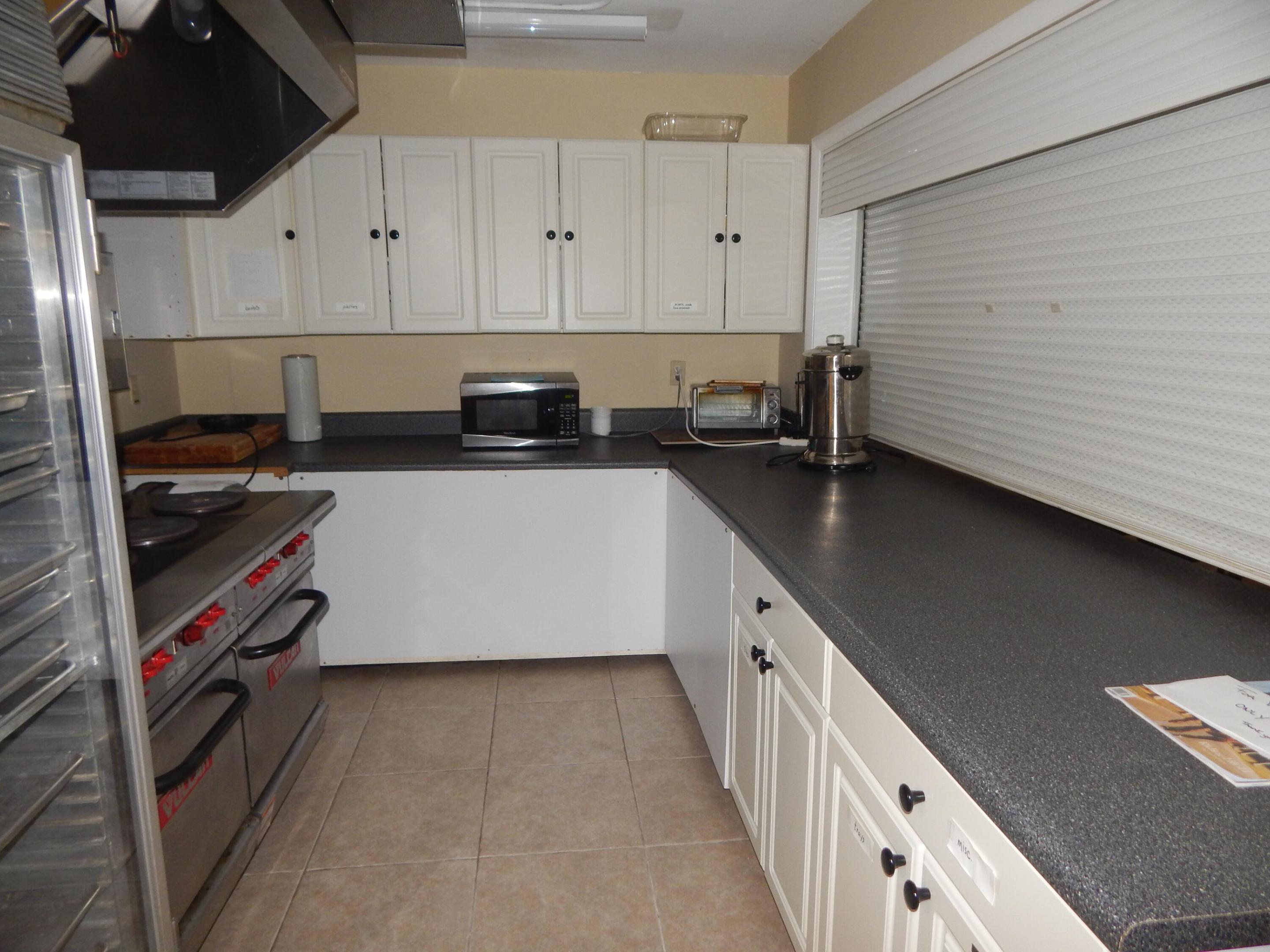 225 Bonnie Blvd #204 Palm Springs, FL 33461