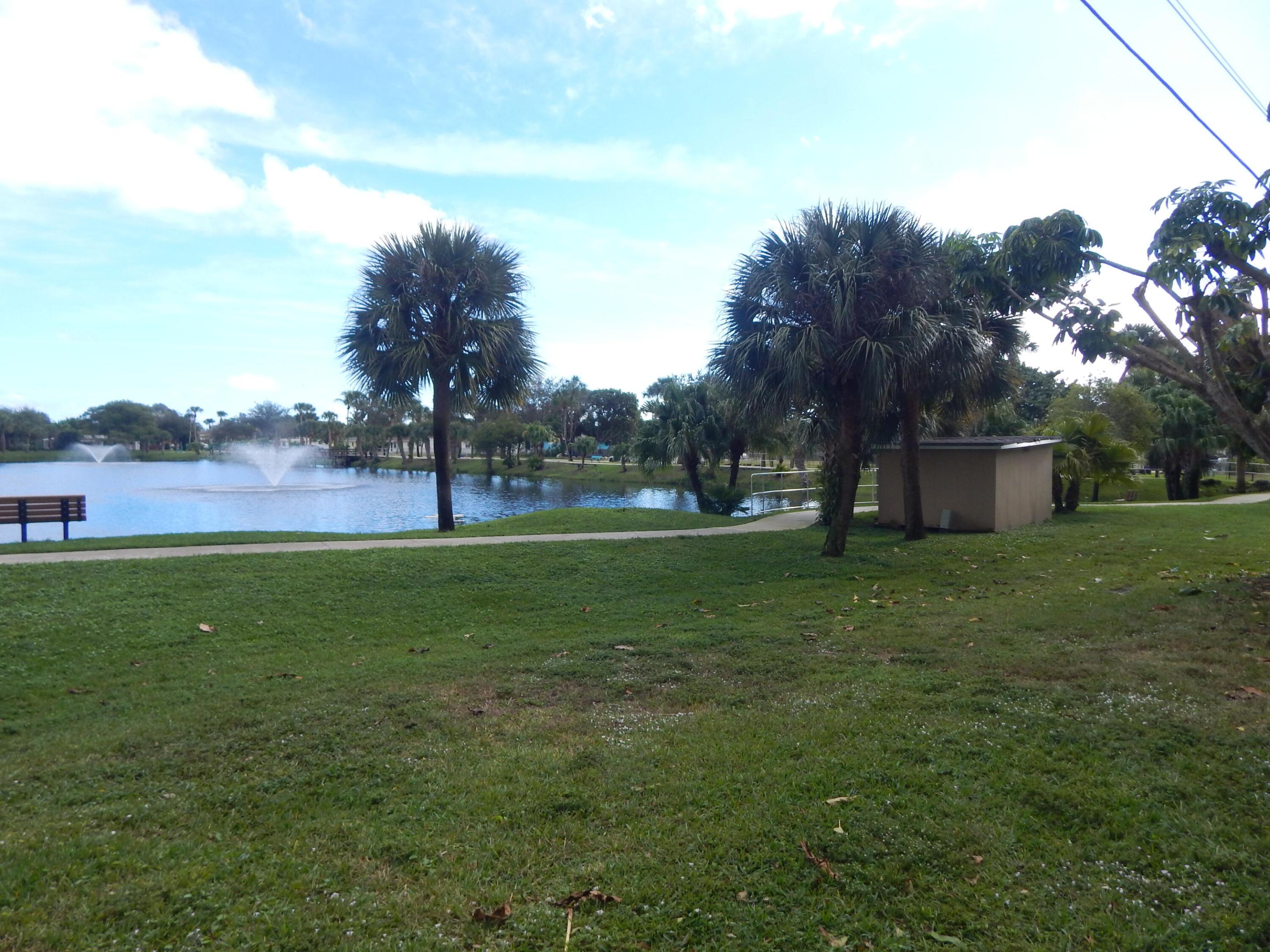 225 Bonnie Blvd #204 Palm Springs, FL 33461