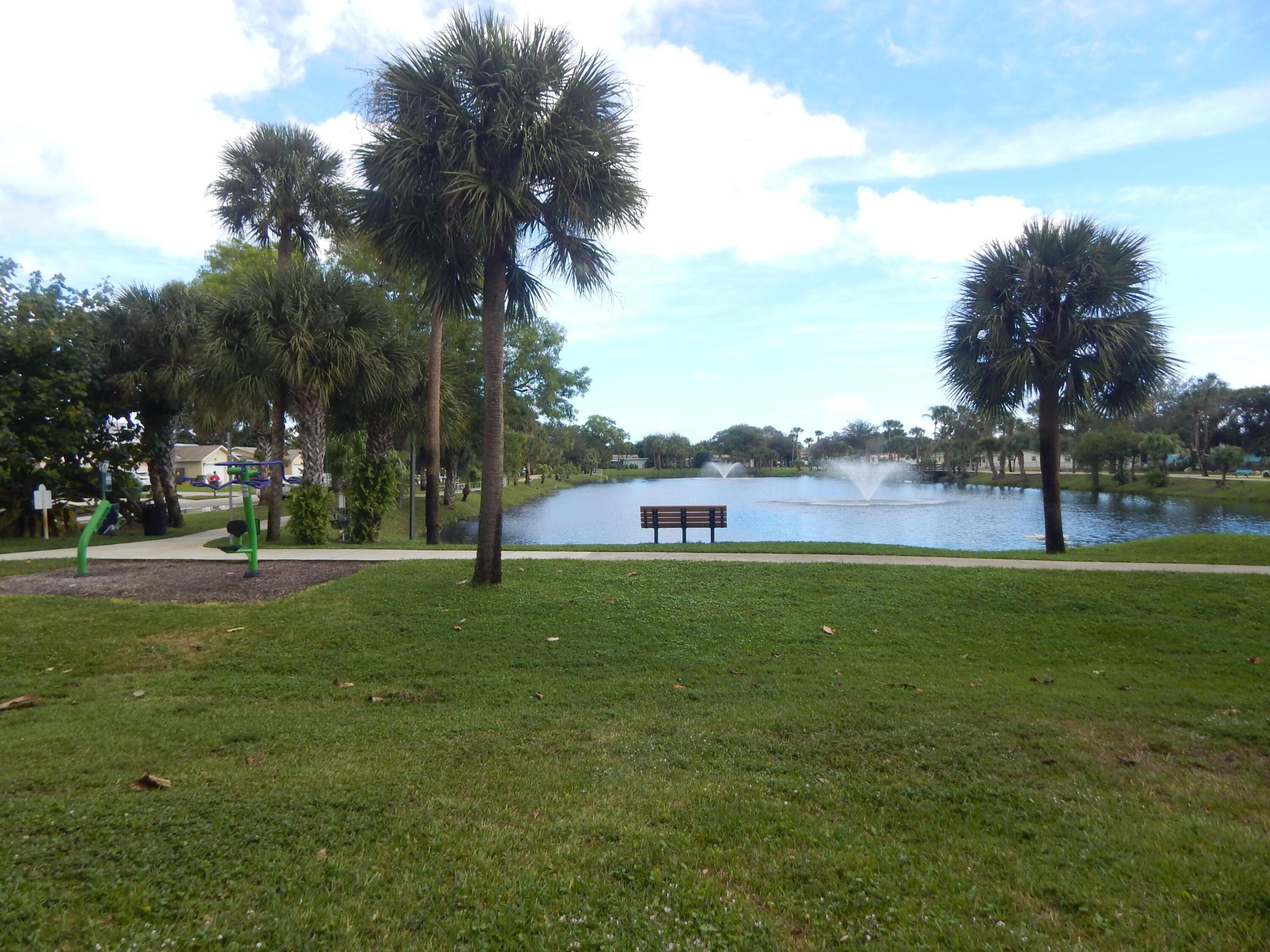 225 Bonnie Blvd #204 Palm Springs, FL 33461