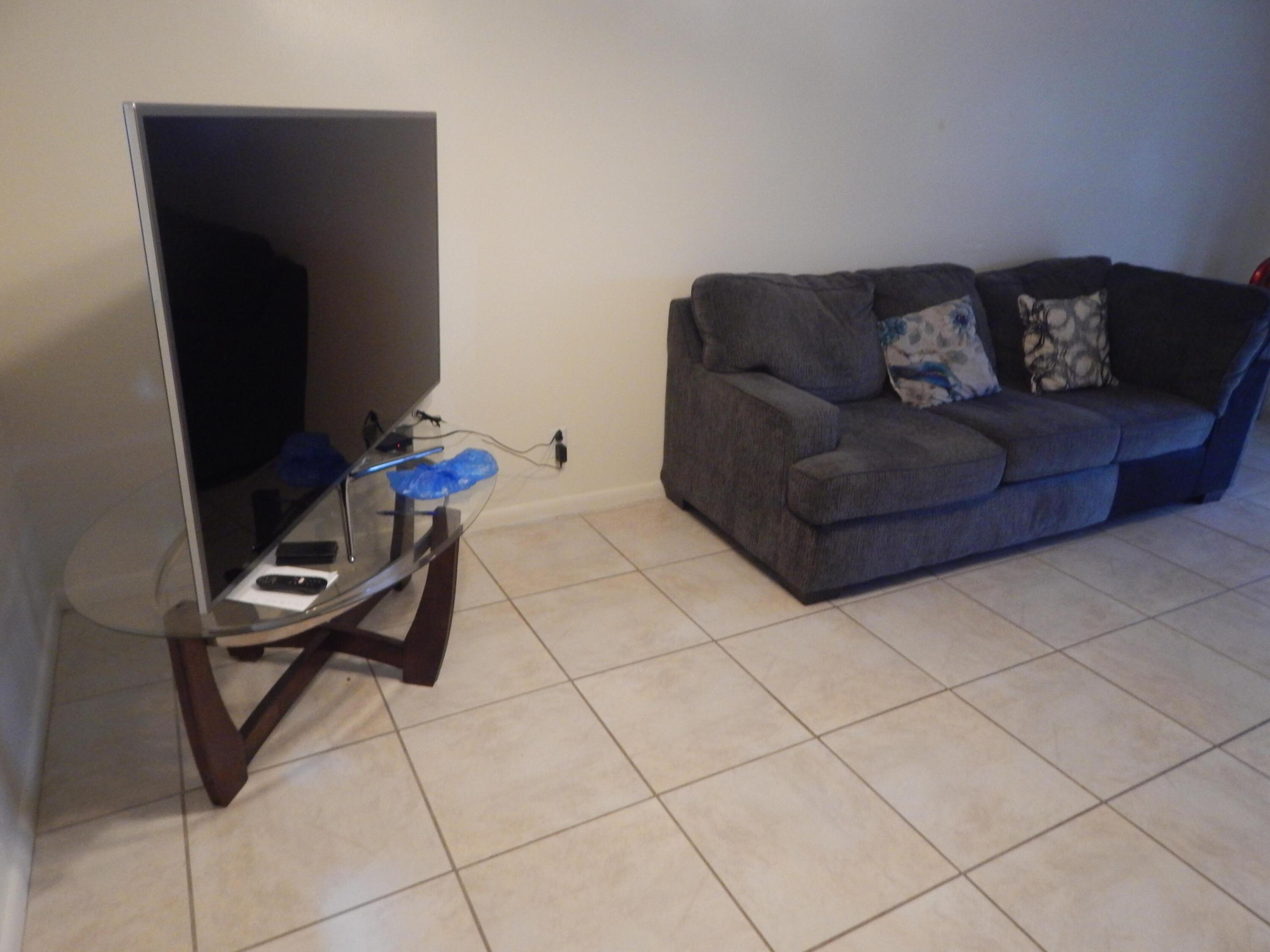 225 Bonnie Blvd #204 Palm Springs, FL 33461