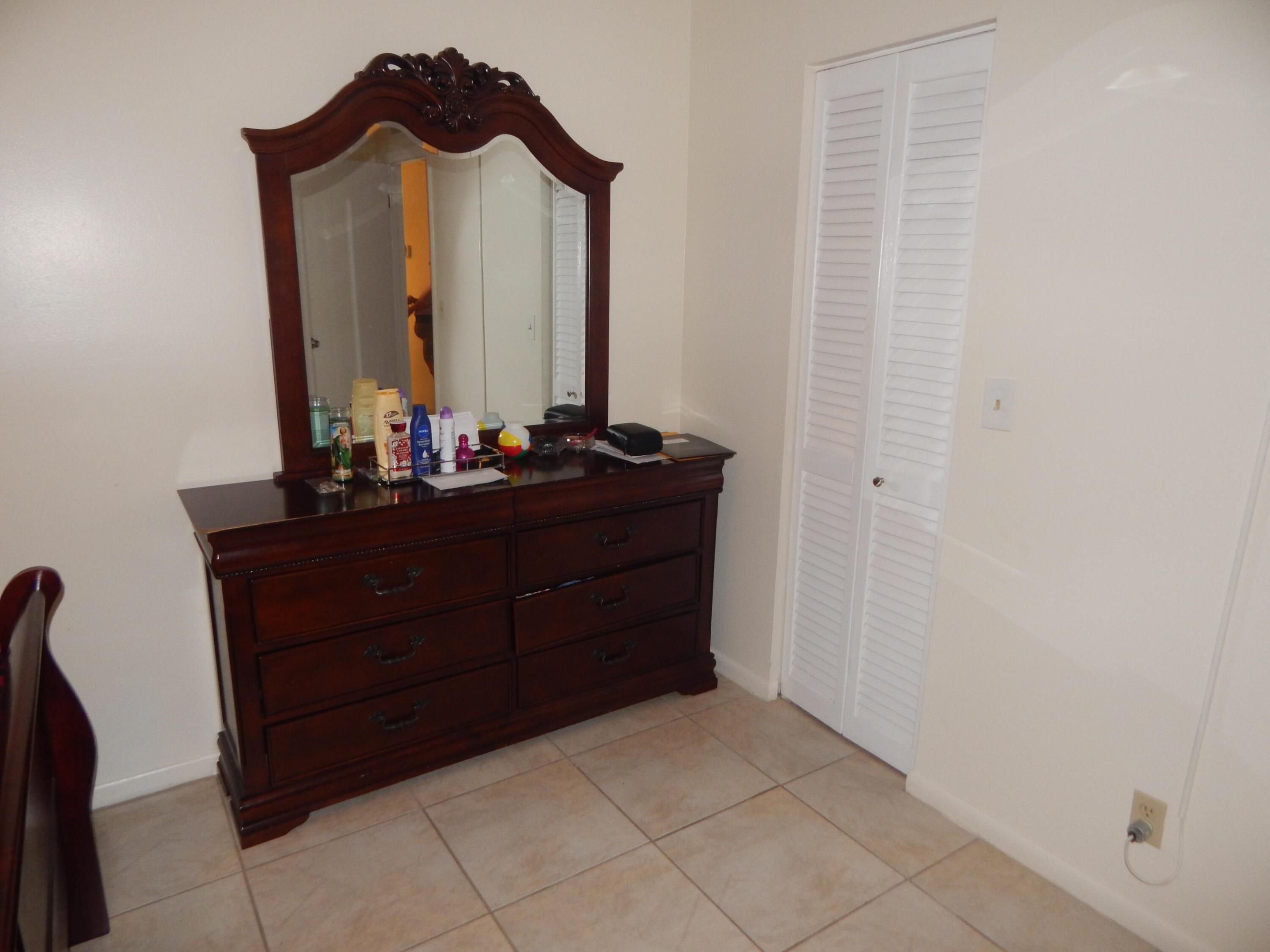 225 Bonnie Blvd #204 Palm Springs, FL 33461