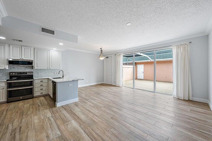 145 Waterford Jupiter, FL 33458