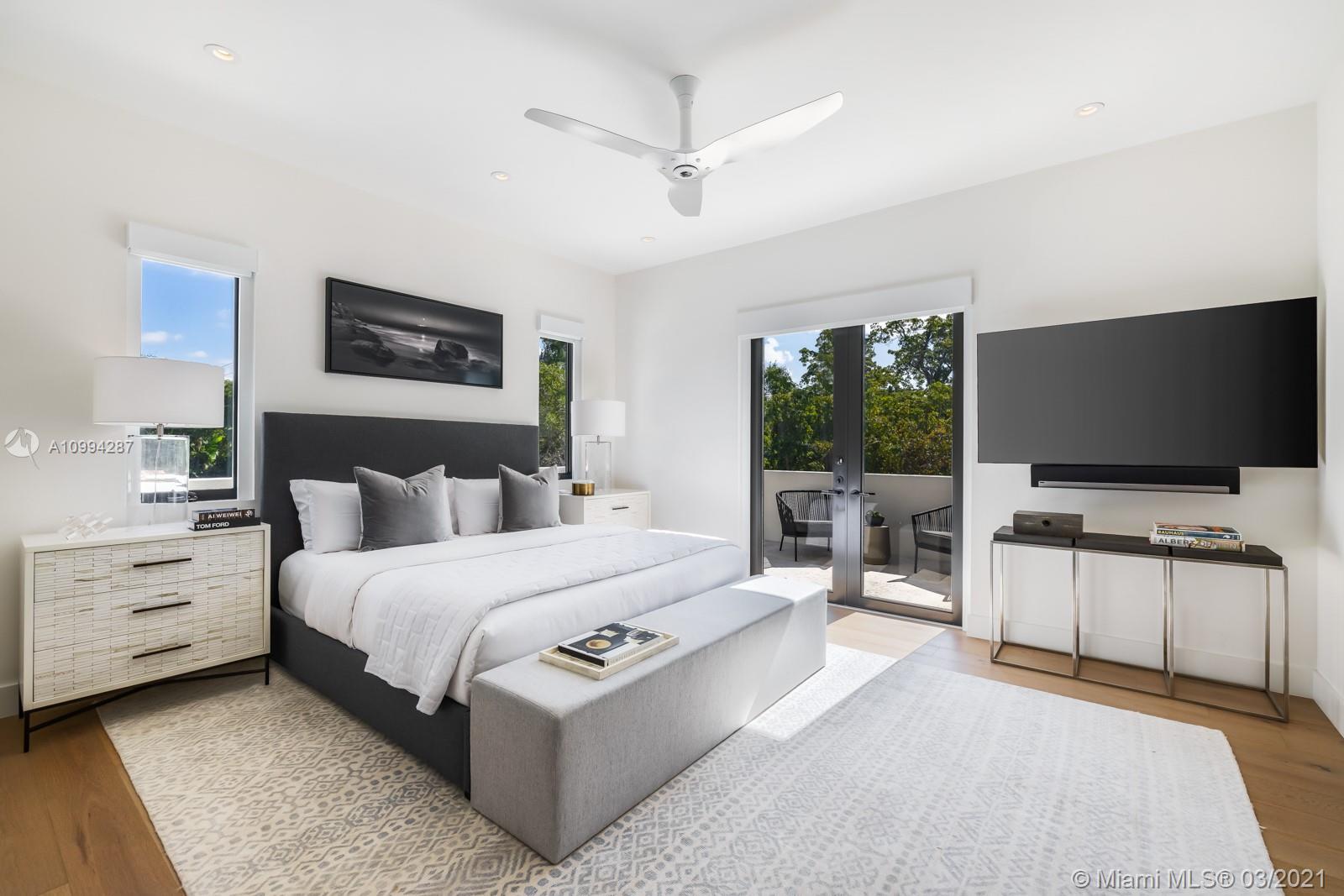 715 S Alhambra Cir Coral Gables, FL 33146