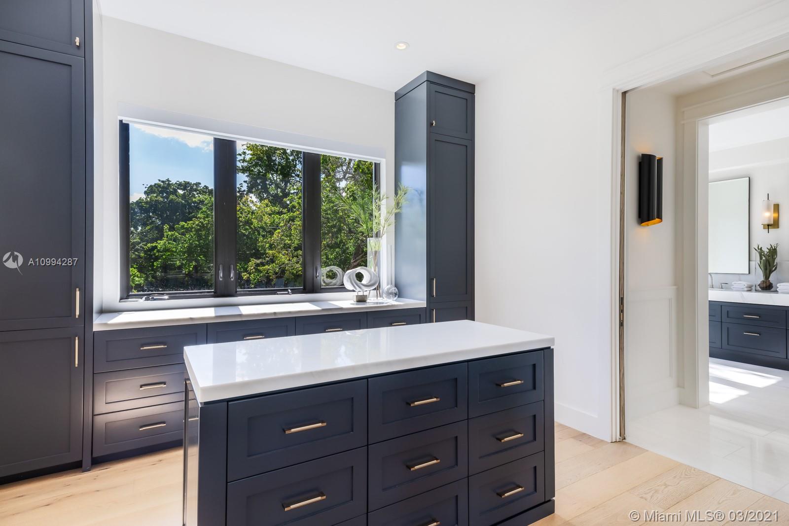 715 S Alhambra Cir Coral Gables, FL 33146