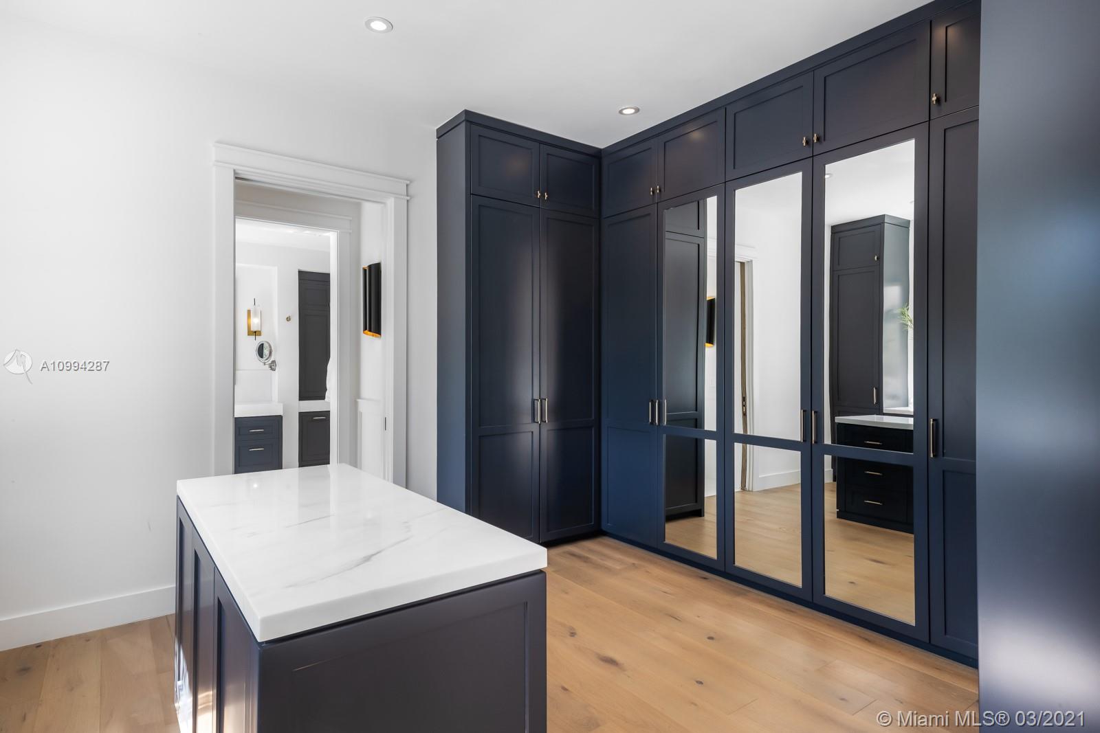 715 S Alhambra Cir Coral Gables, FL 33146