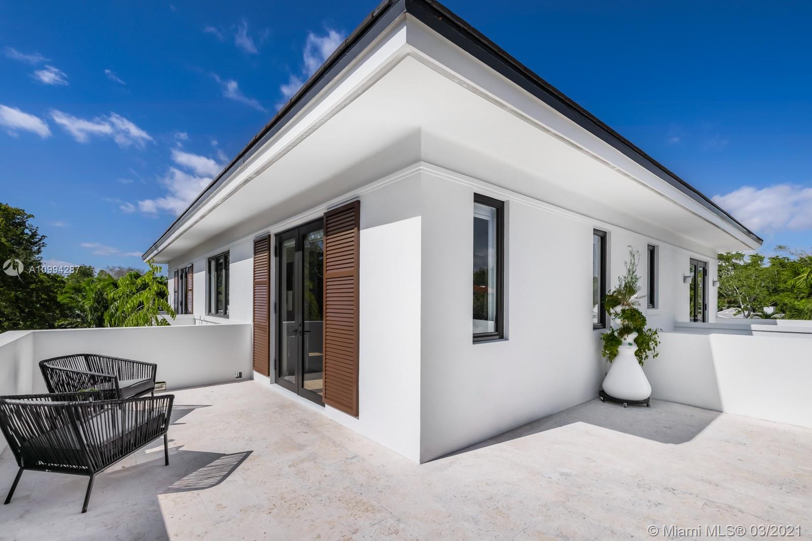 715 S Alhambra Cir Coral Gables, FL 33146