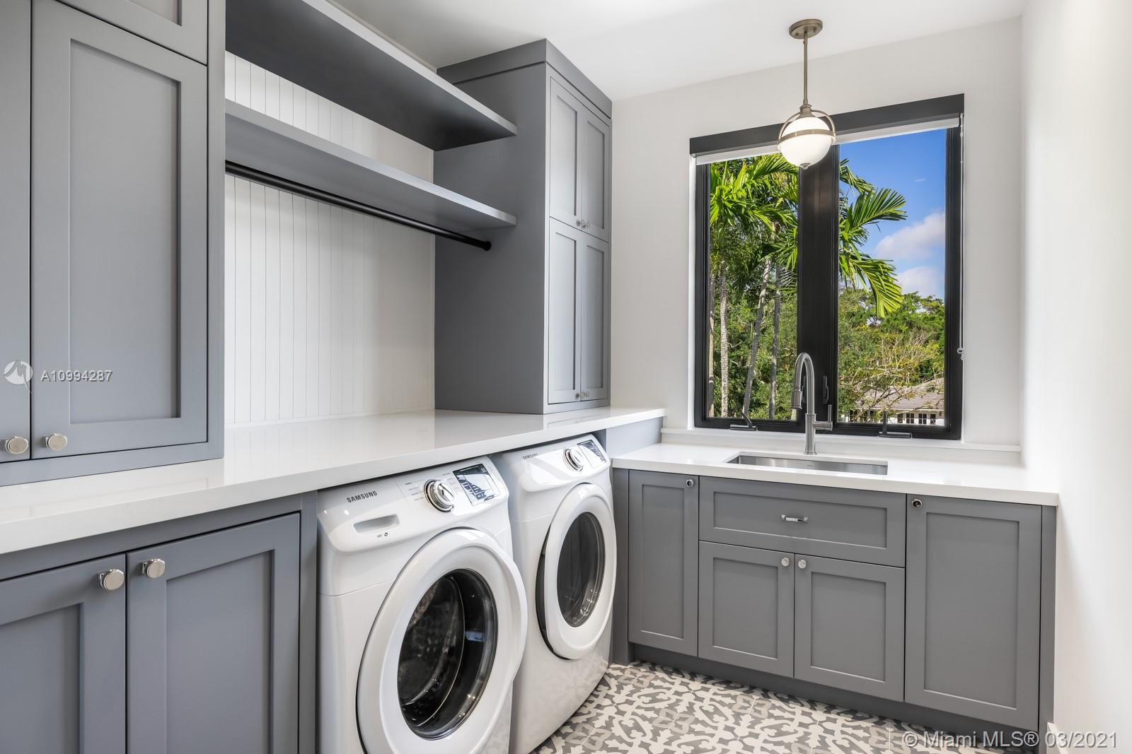 715 S Alhambra Cir Coral Gables, FL 33146