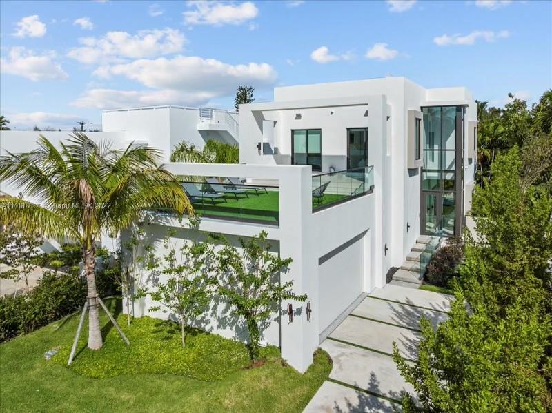 1311 Bay Dr