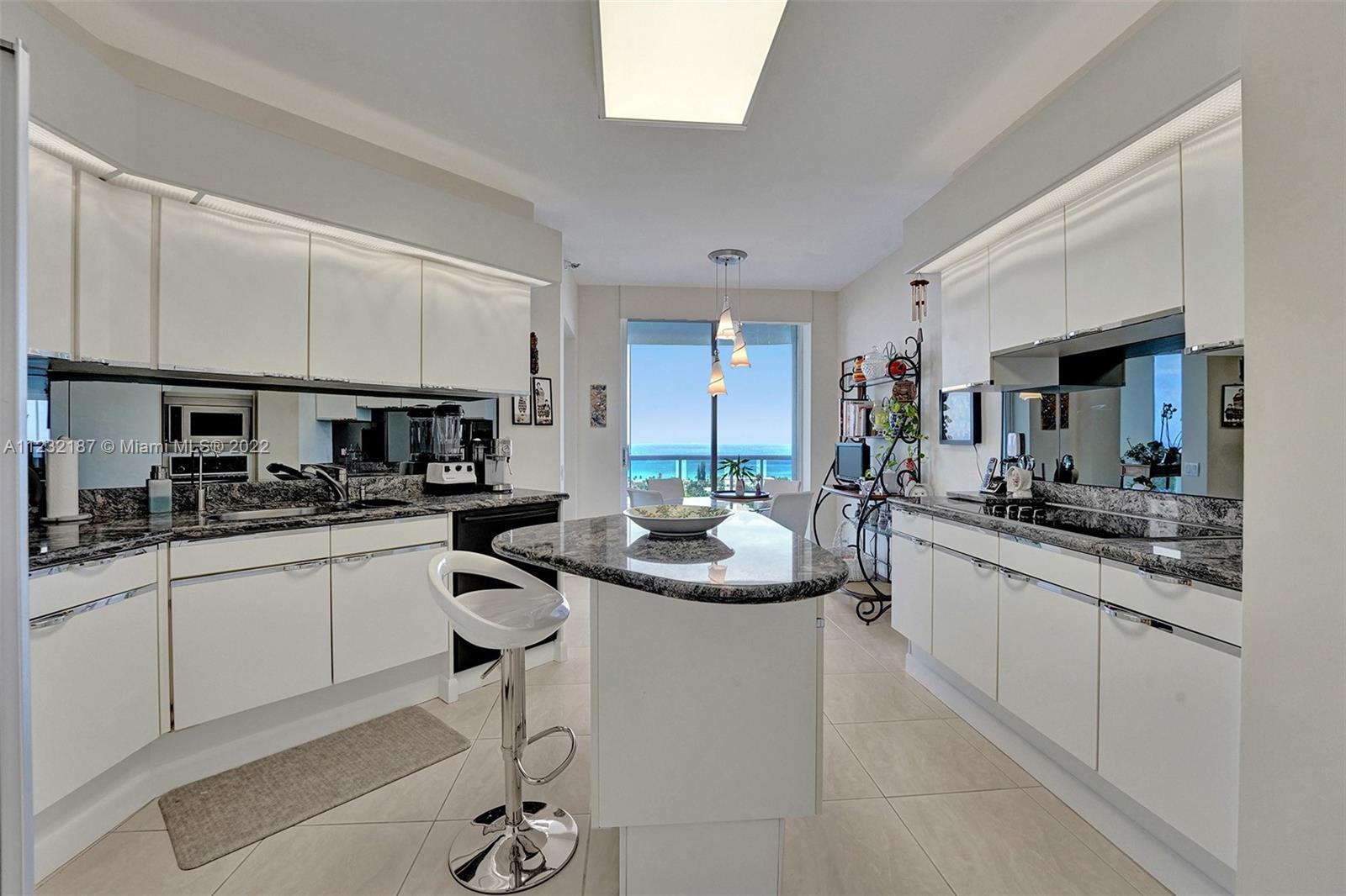 image One Island Place II25