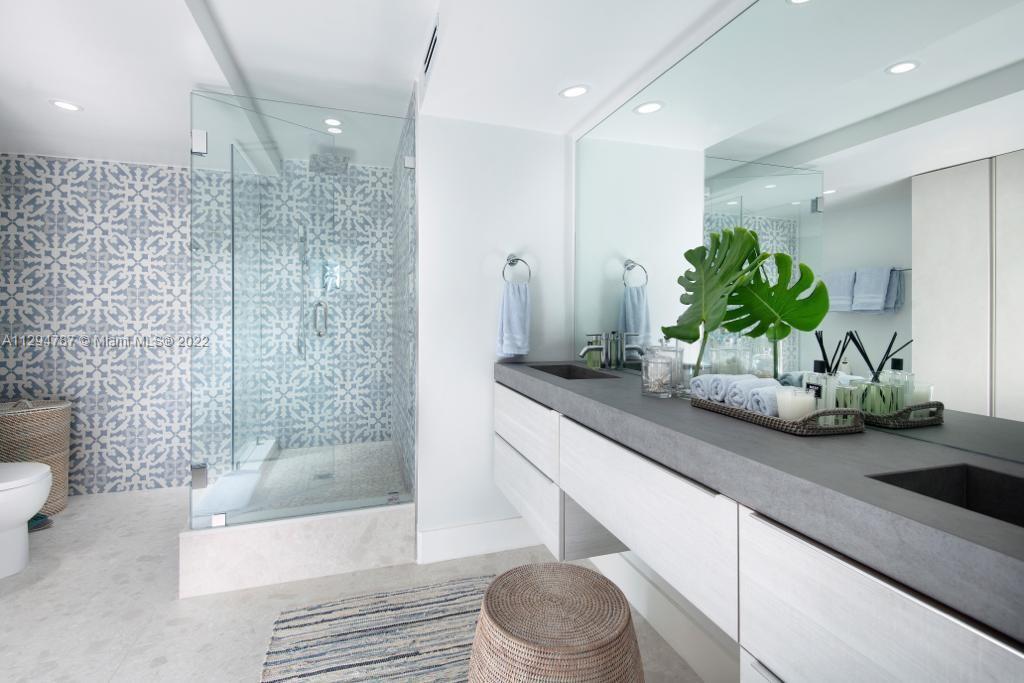 345 Ocean Dr #1007 Miami Beach, FL 33139