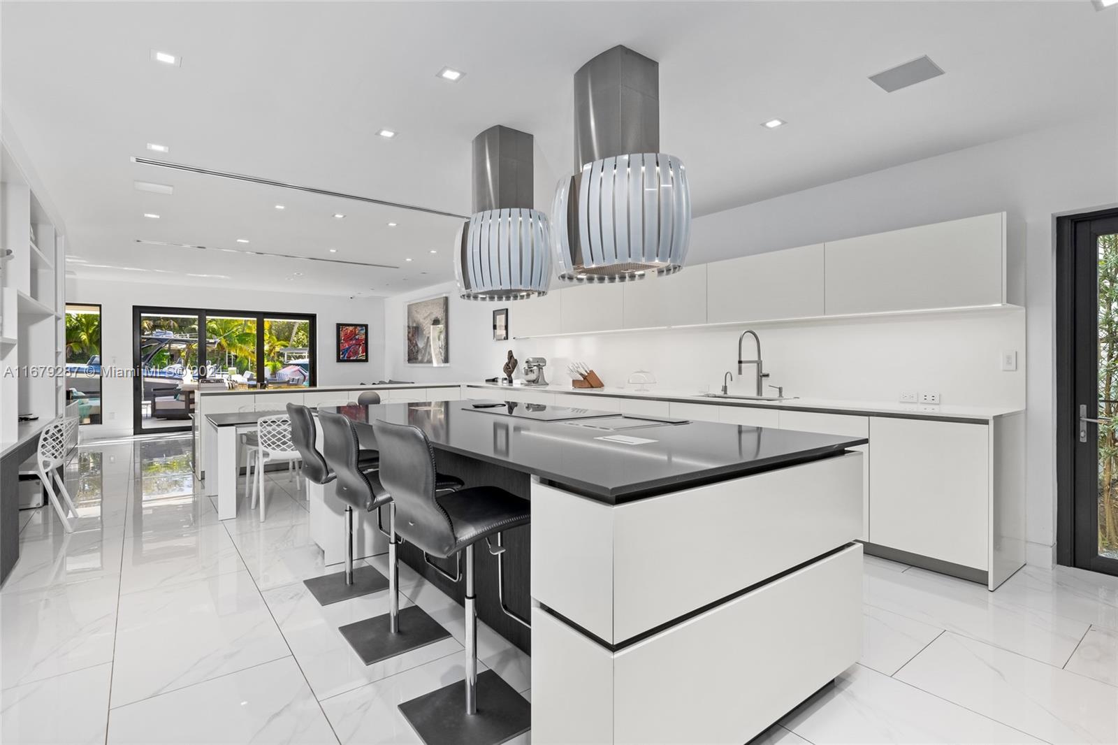 2370 Bayview Ln North Miami, FL 33181 2370 Bayview Ln North Miami, FL 33181