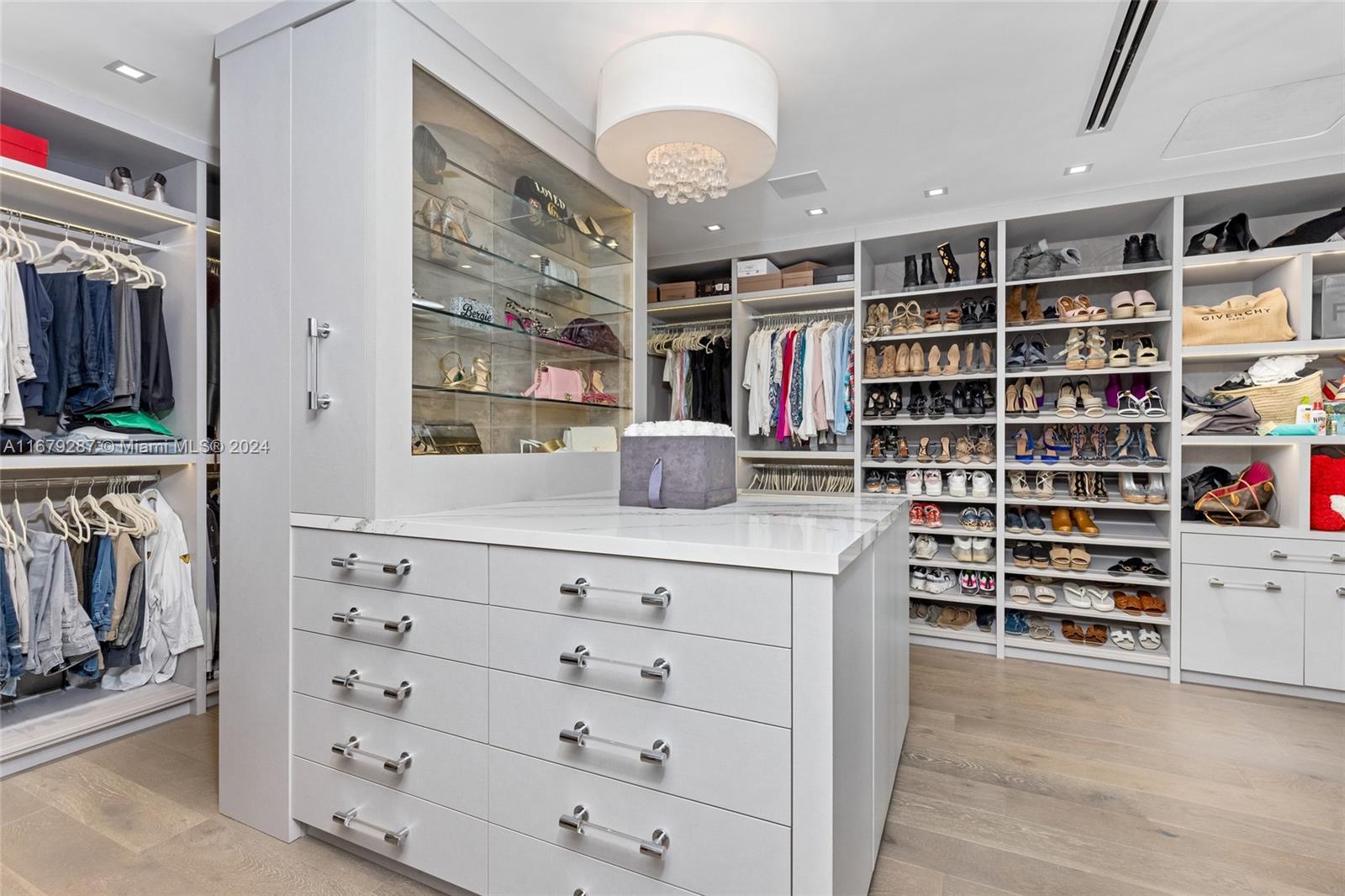 2370 Bayview Ln North Miami, FL 33181 2370 Bayview Ln North Miami, FL 33181