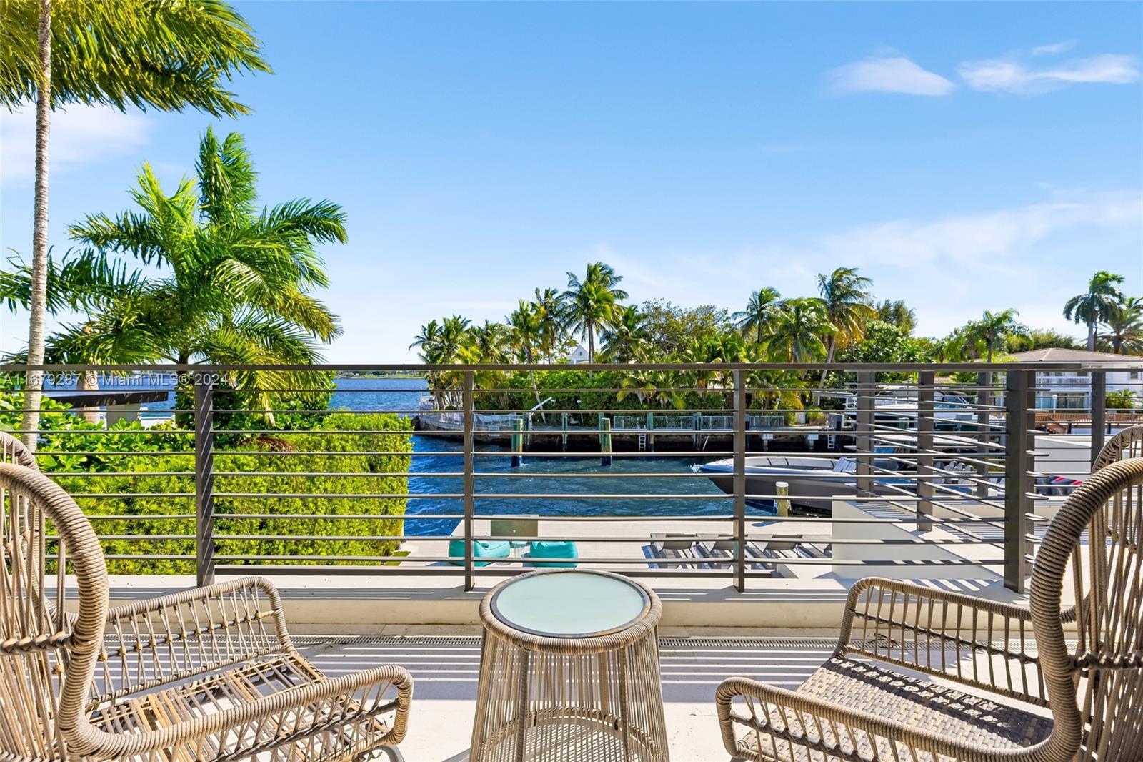 2370 Bayview Ln North Miami, FL 33181 2370 Bayview Ln North Miami, FL 33181