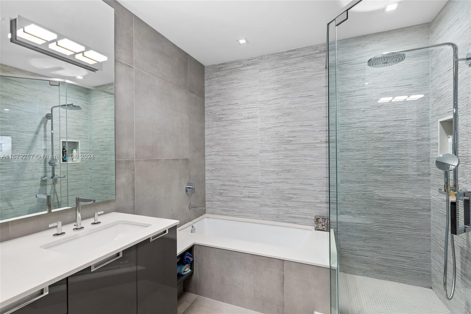 2370 Bayview Ln North Miami, FL 33181 2370 Bayview Ln North Miami, FL 33181