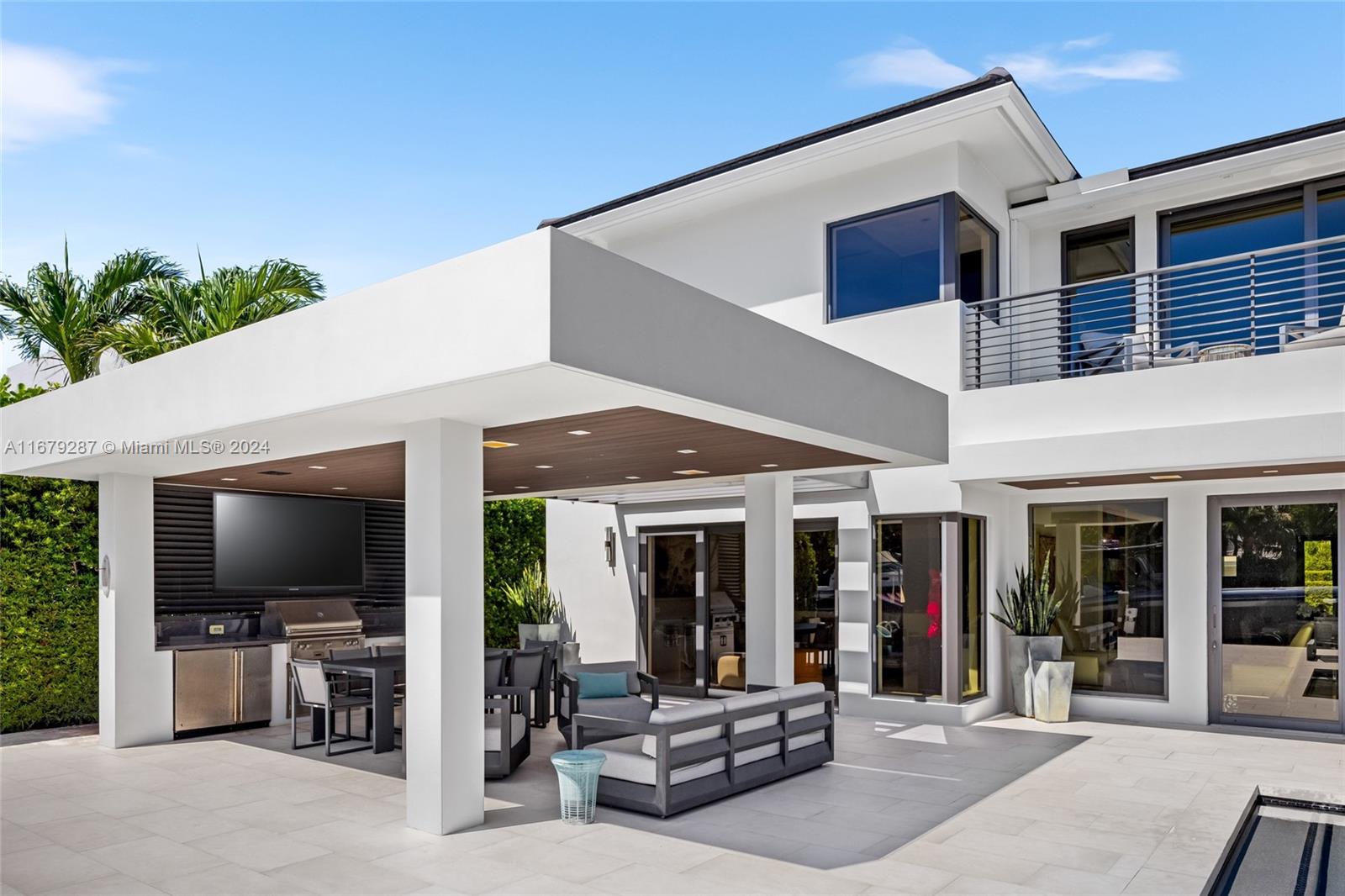 2370 Bayview Ln North Miami, FL 33181 2370 Bayview Ln North Miami, FL 33181