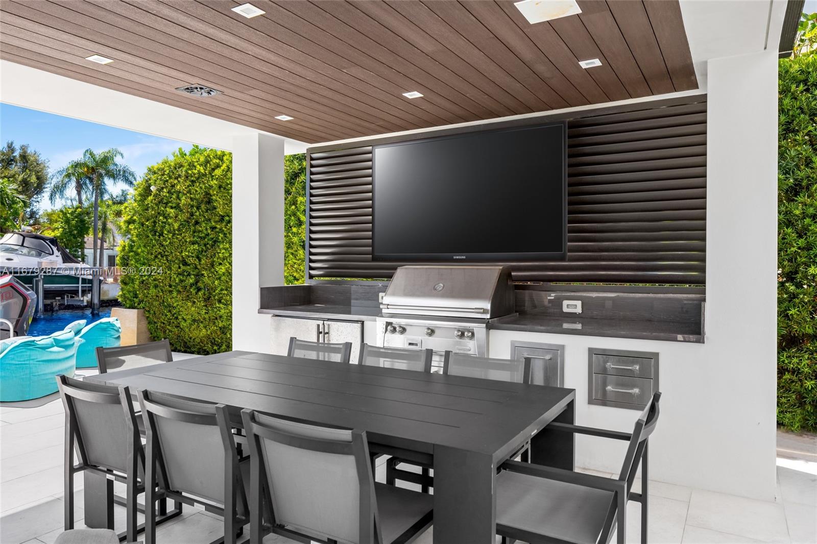 2370 Bayview Ln North Miami, FL 33181 2370 Bayview Ln North Miami, FL 33181