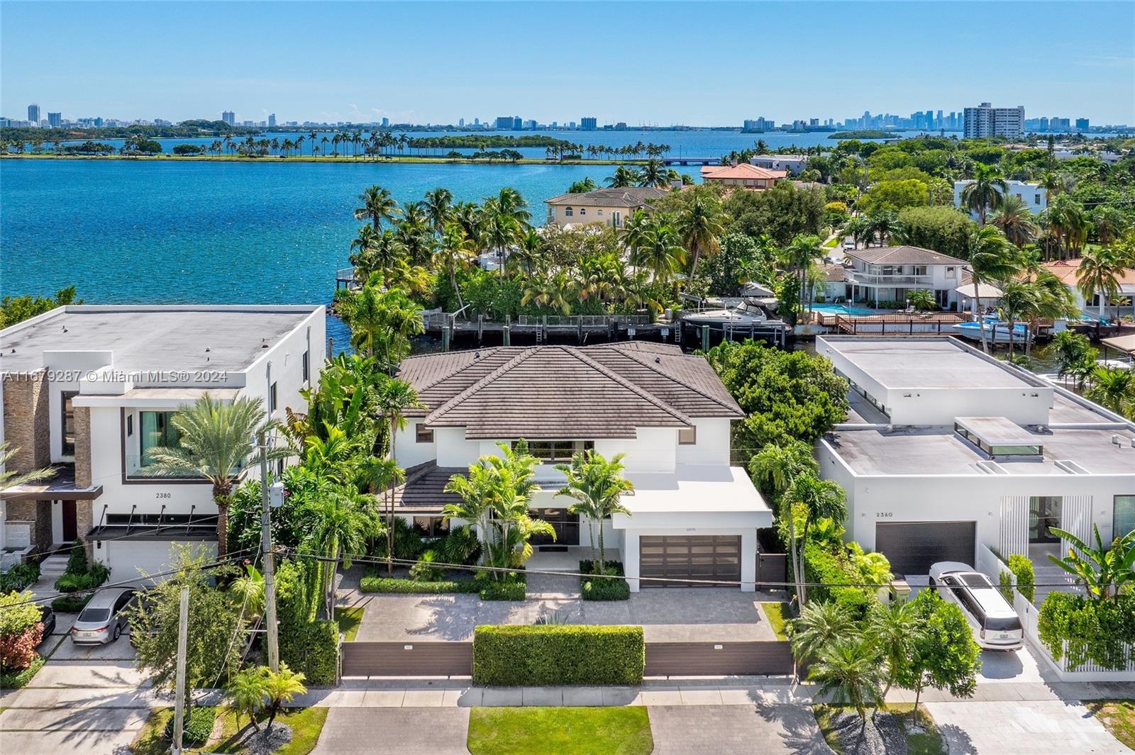 2370 Bayview Ln North Miami, FL 33181 2370 Bayview Ln North Miami, FL 33181