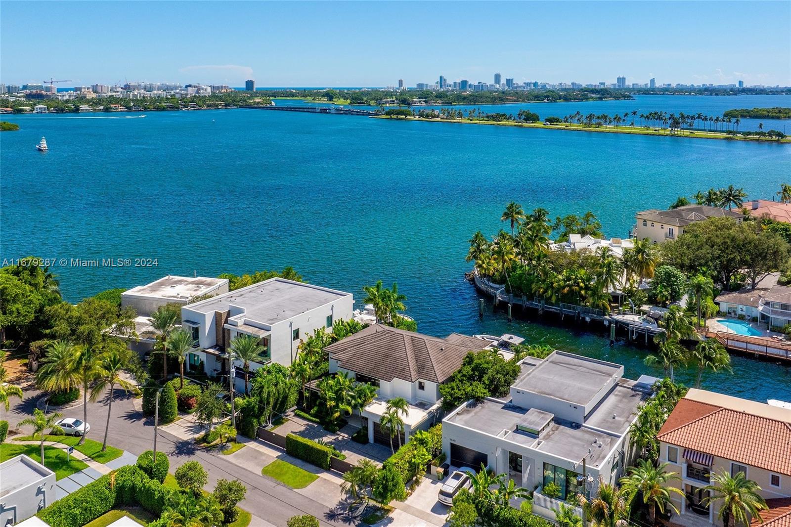 2370 Bayview Ln North Miami, FL 33181 2370 Bayview Ln North Miami, FL 33181