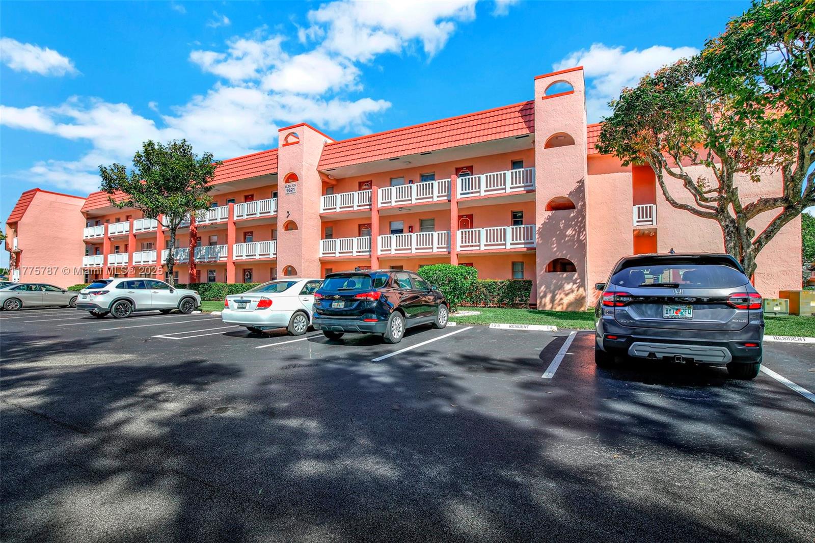 9621 Sunrise Lks Blvd #203