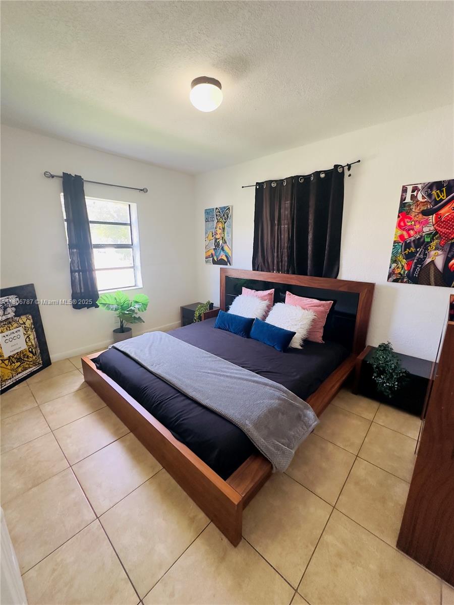 301 NW 37th St Miami, FL 33127