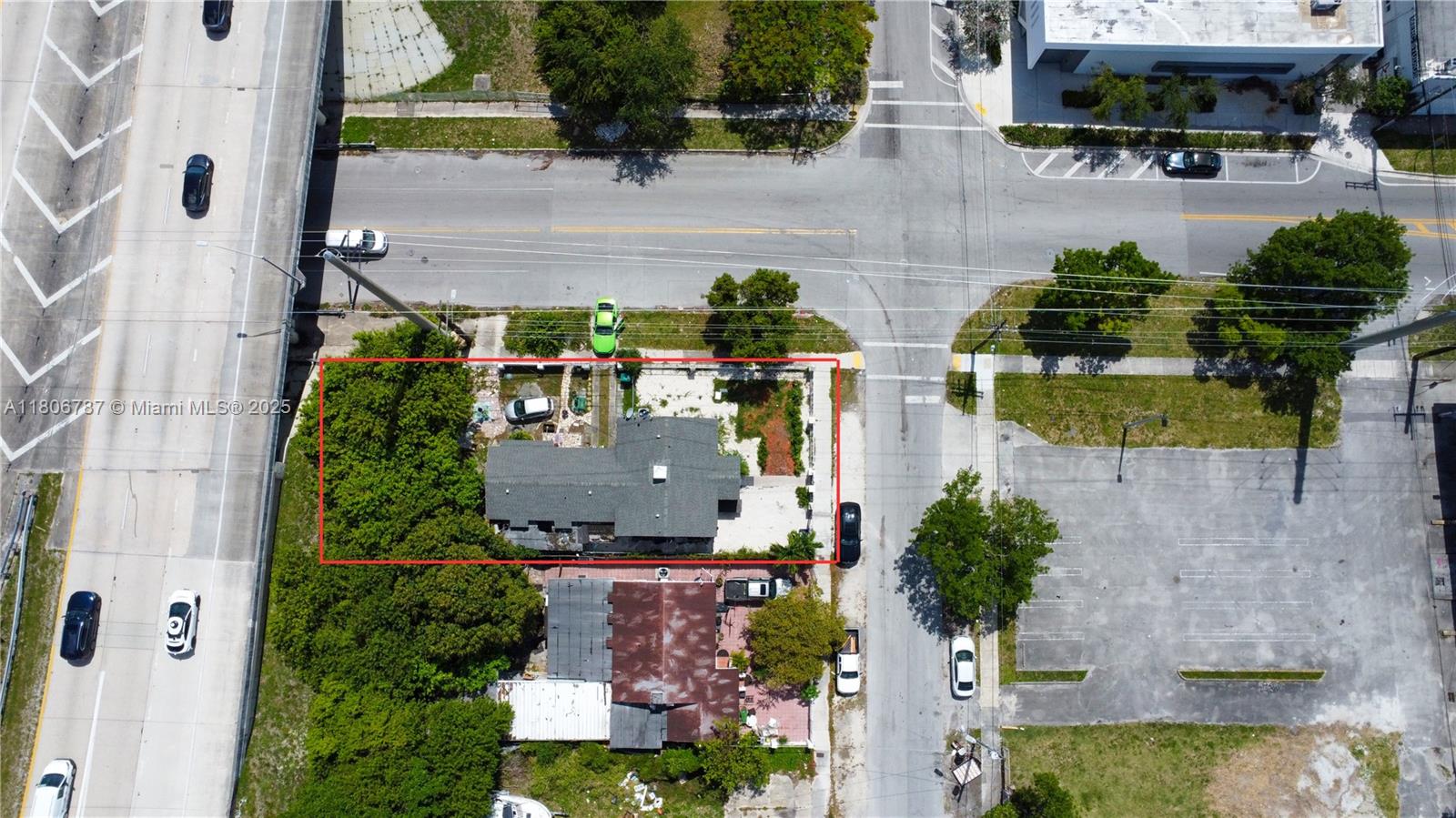 301 NW 37th St Miami, FL 33127