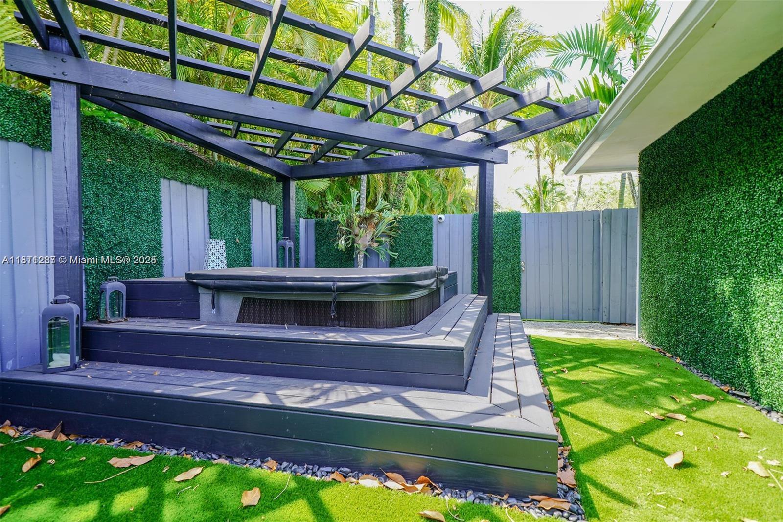 8390 SW 64th St Miami, FL 33143