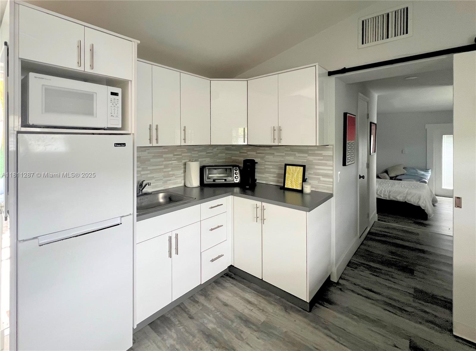 8390 SW 64th St Miami, FL 33143