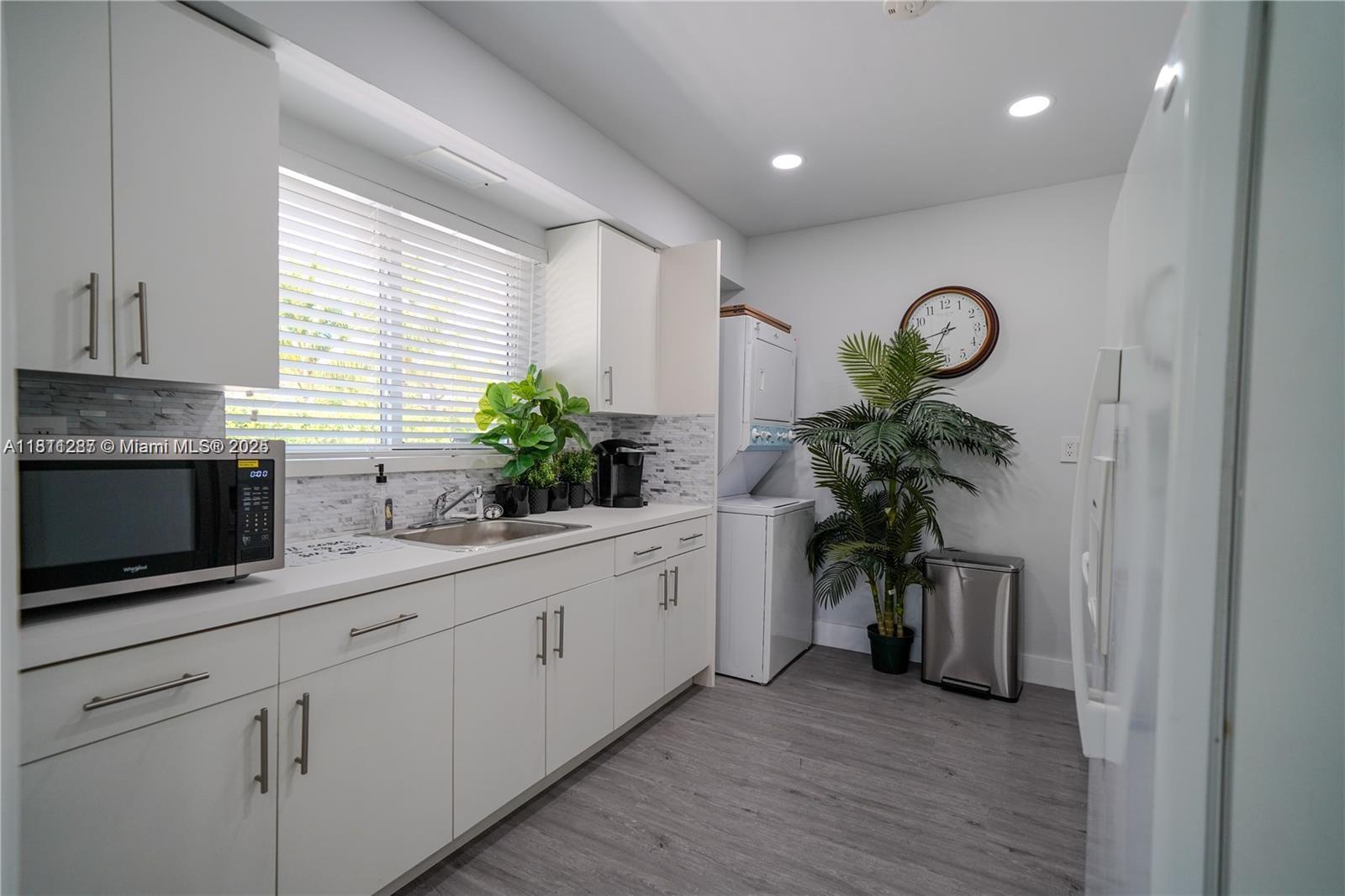 8390 SW 64th St Miami, FL 33143