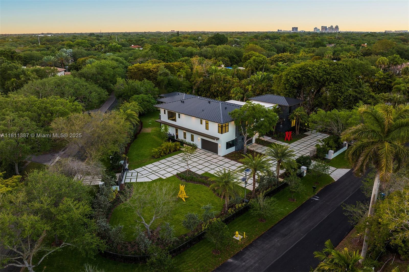 12500 SW 64th Ave Pinecrest, FL 33156