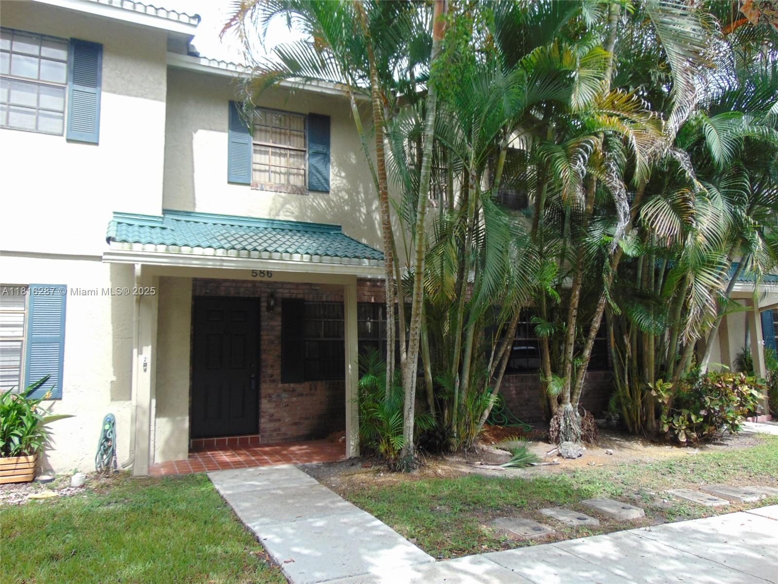 586 Westree Ln