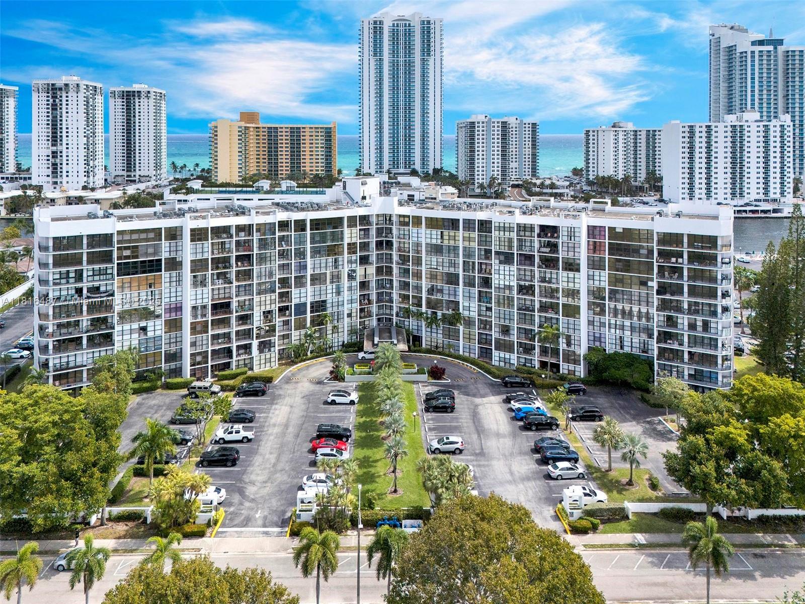 1000 Parkview Dr #701