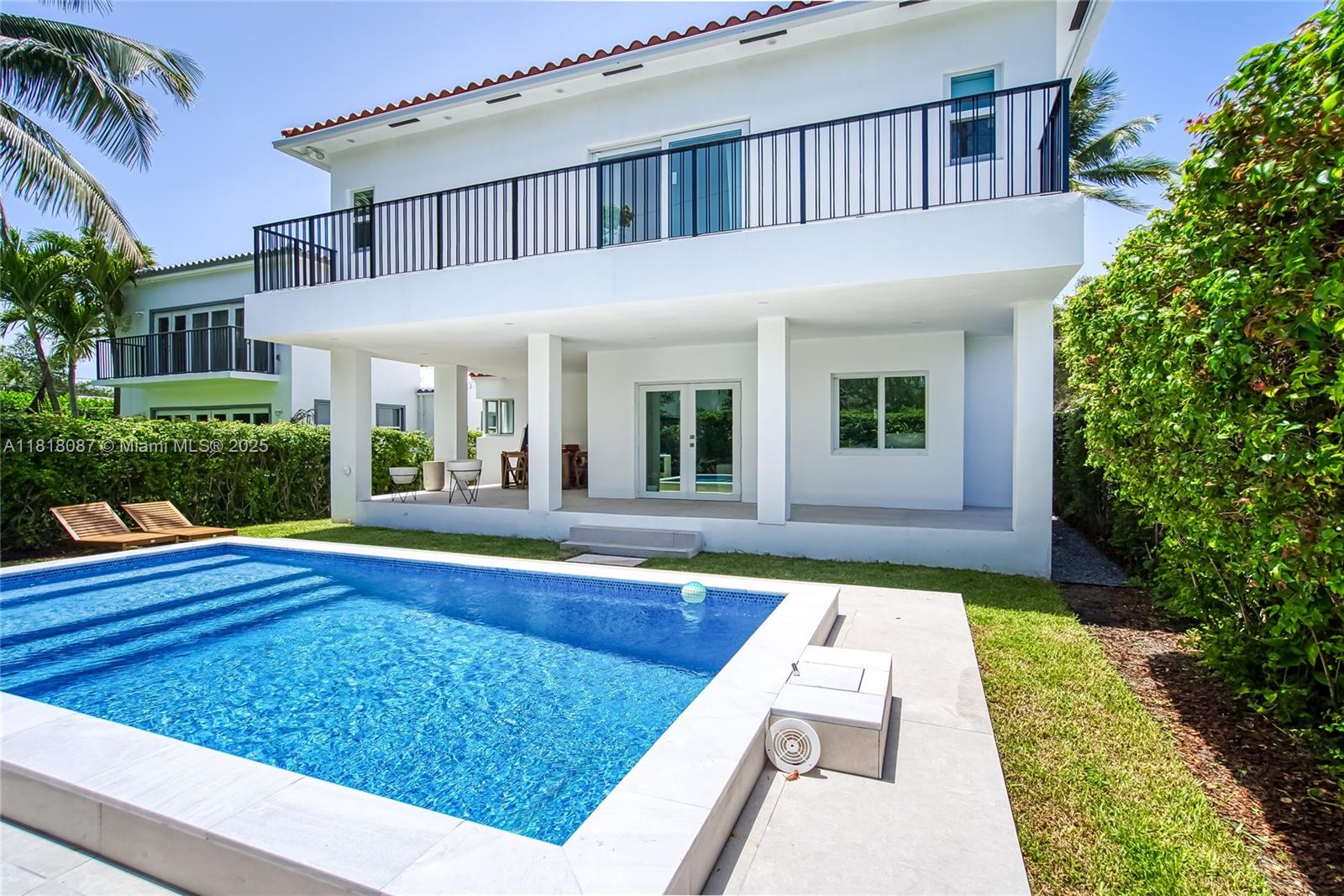 719 W 51st St Miami Beach, FL 33140