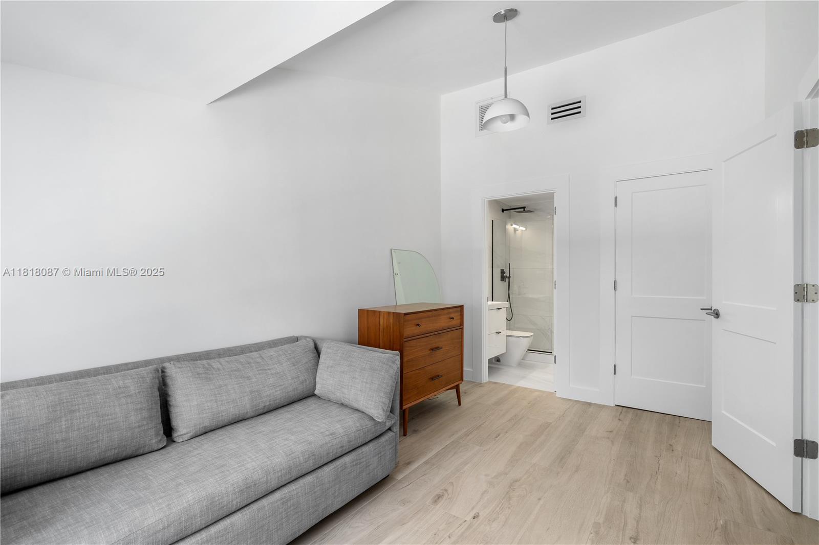 719 W 51st St Miami Beach, FL 33140