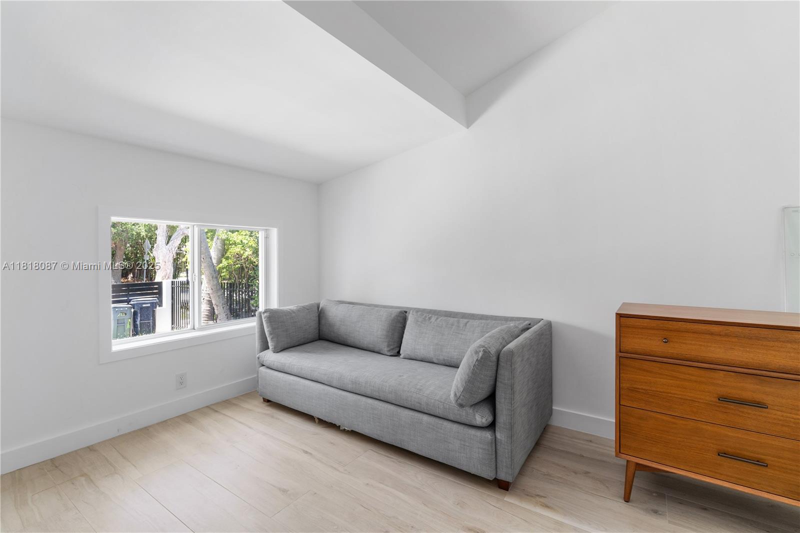 719 W 51st St Miami Beach, FL 33140