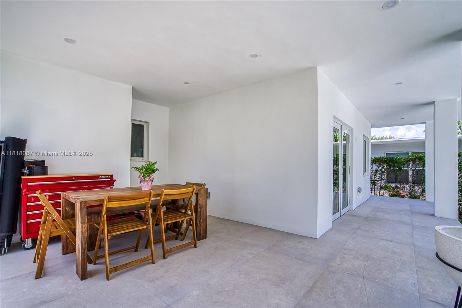 719 W 51st St Miami Beach, FL 33140