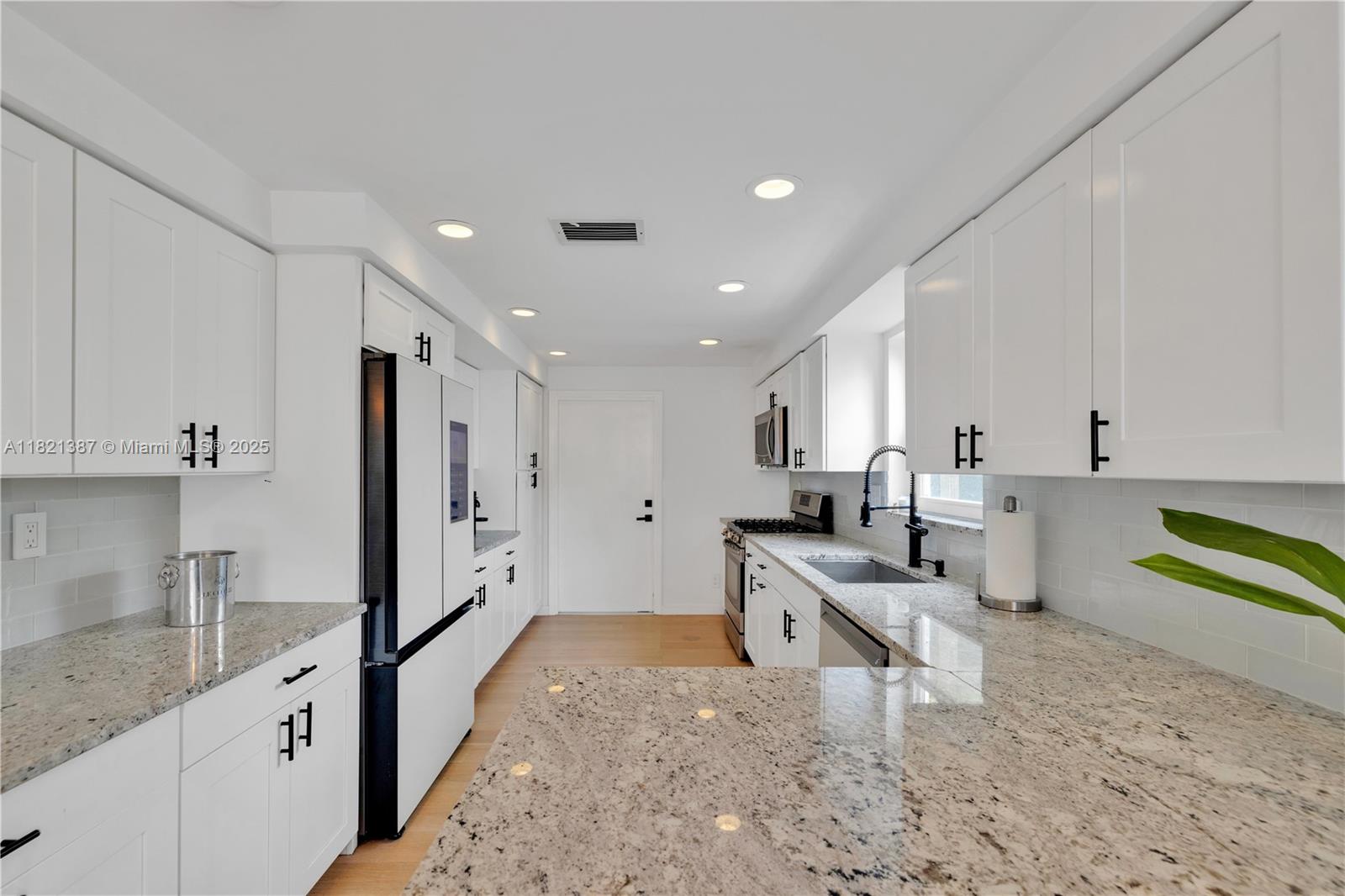 7431 Coquina Dr North Bay Village, FL 33141