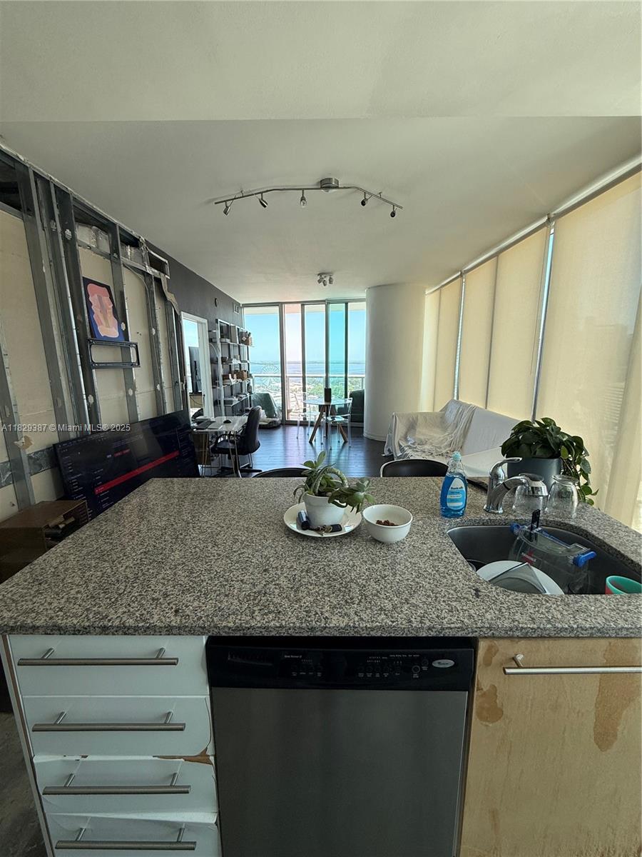 image Marinablue Condo9