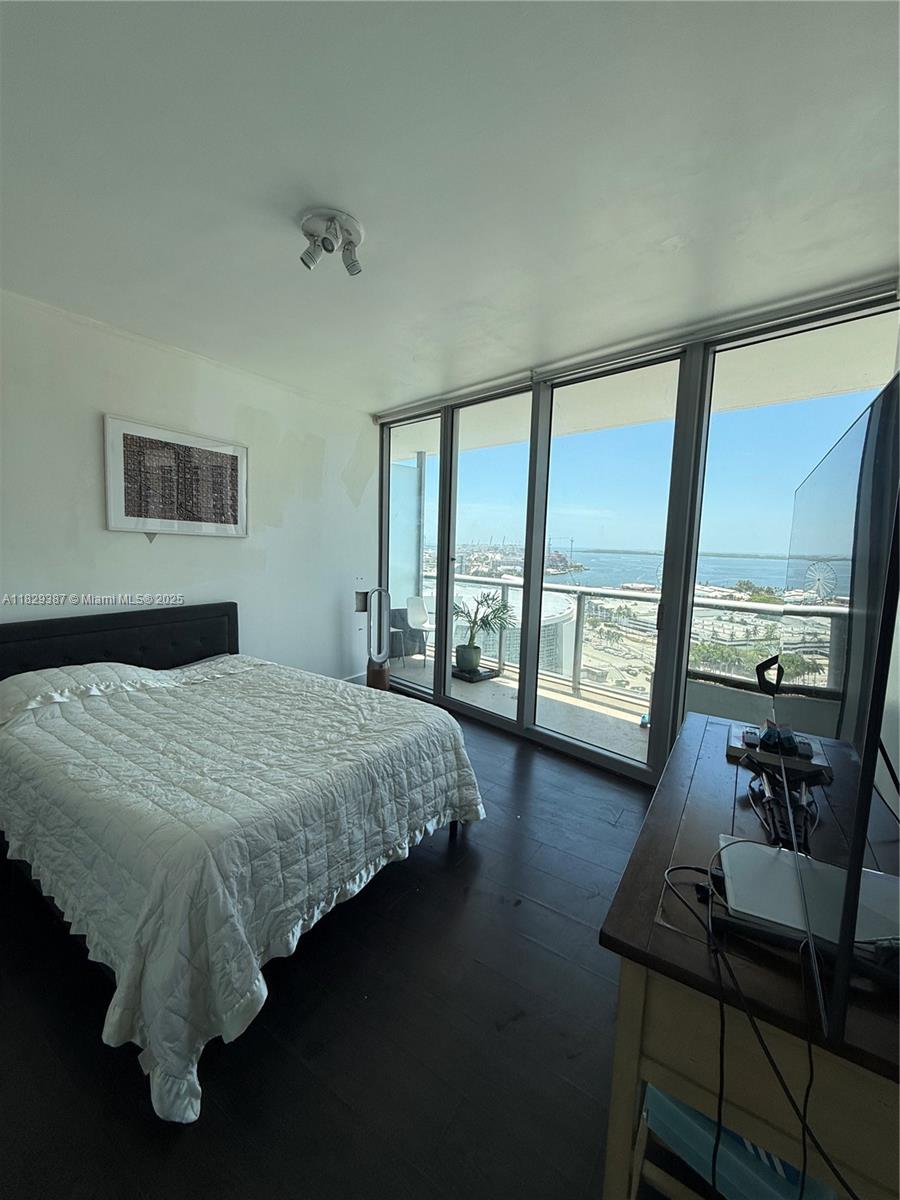 image Marinablue Condo12