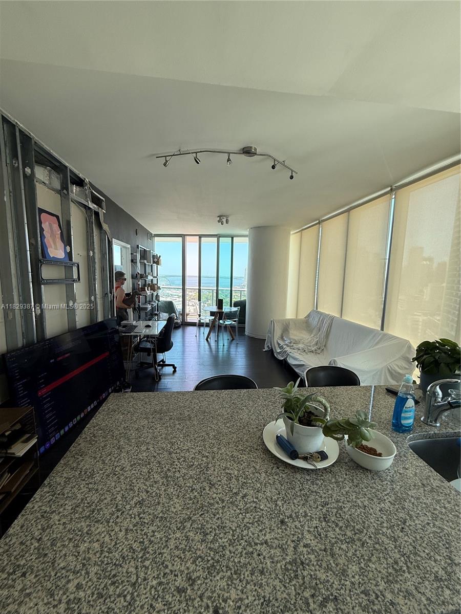 image Marinablue Condo8