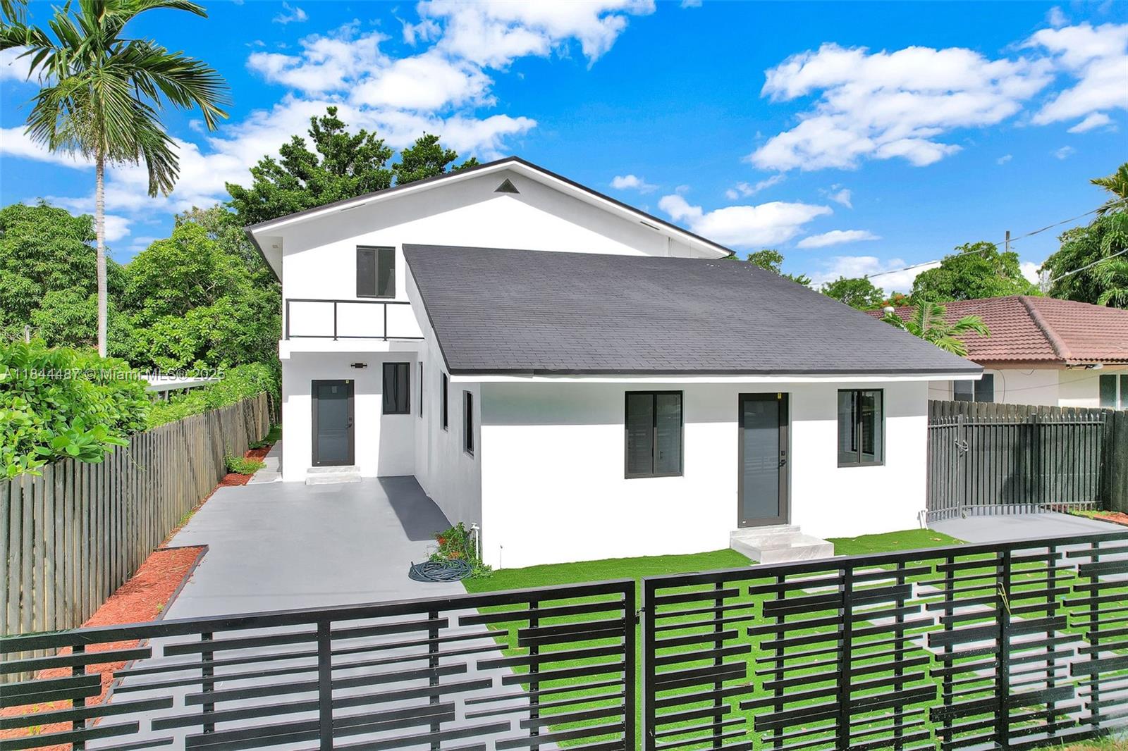 972 SW 44th Ave