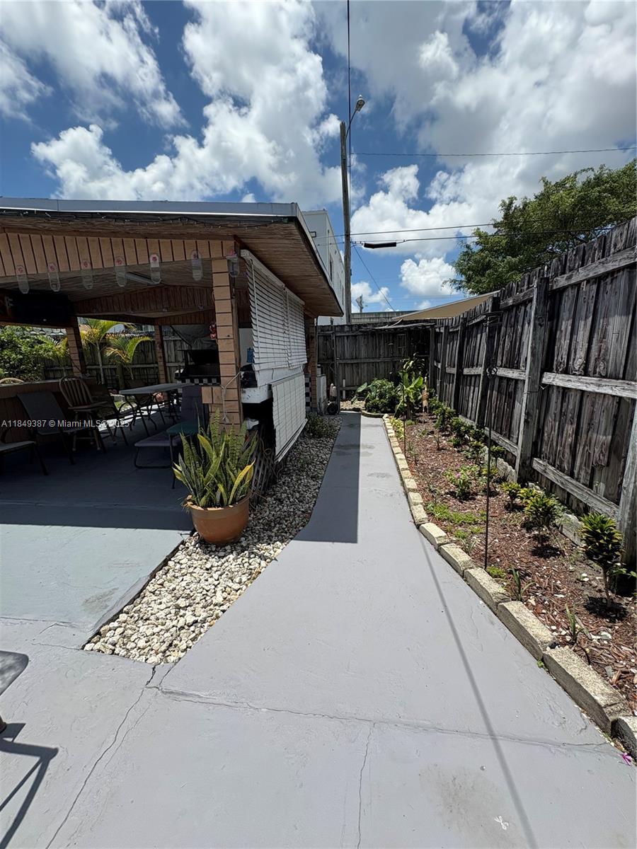 168 NW 39th St Miami, FL 33127