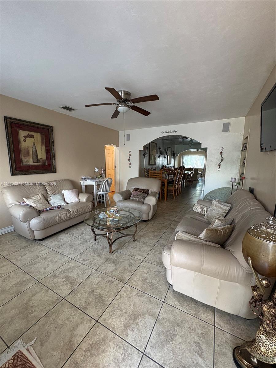 168 NW 39th St Miami, FL 33127