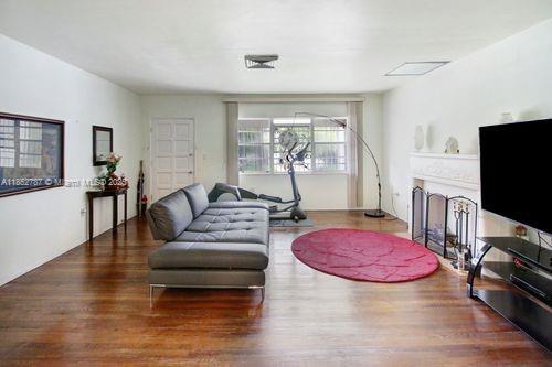 231 NE 48th Ter