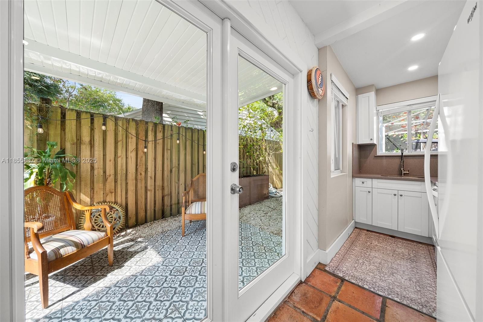 3586 Main Hwy Coconut Grove, FL 33133