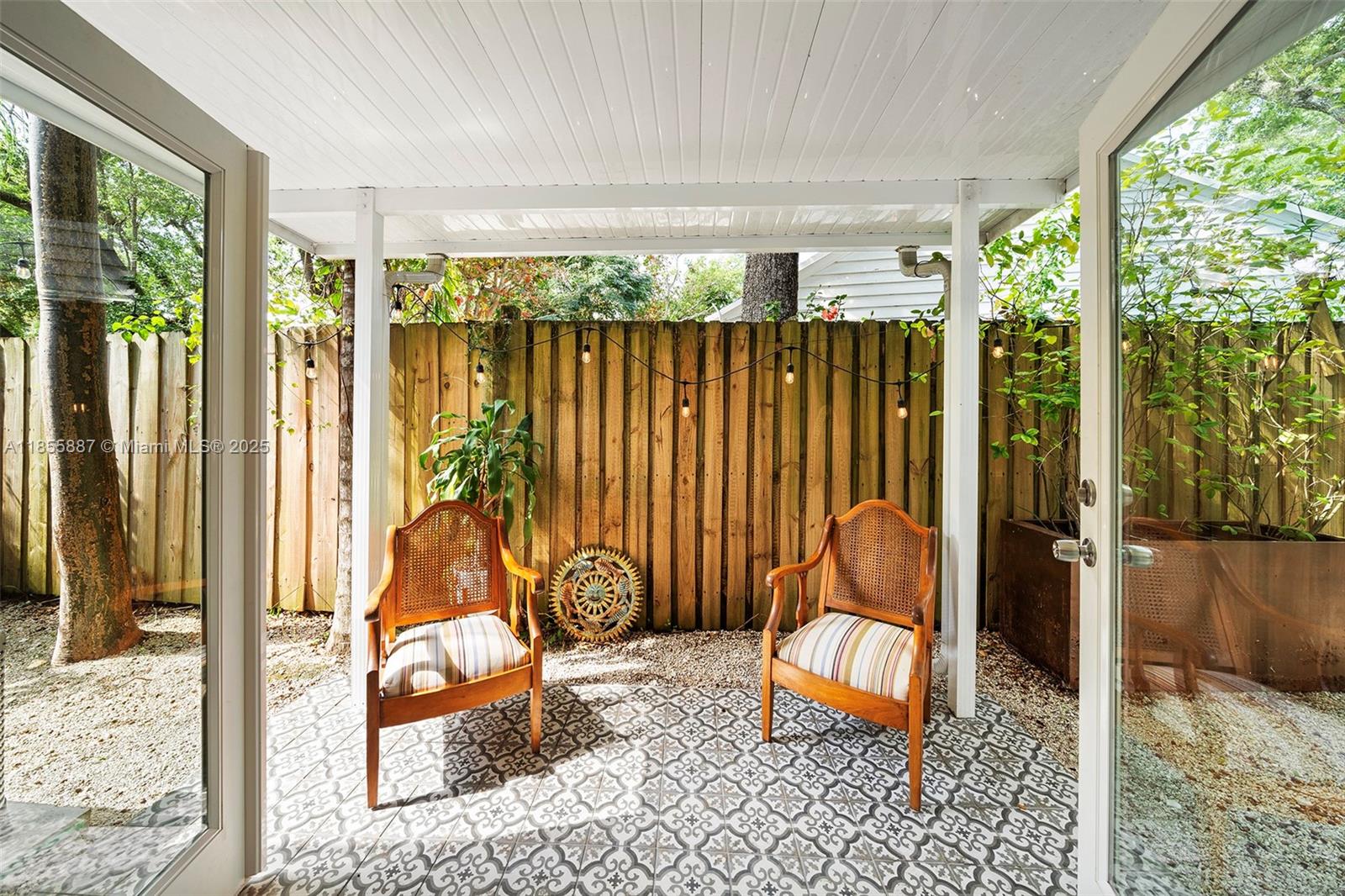 3586 Main Hwy Coconut Grove, FL 33133