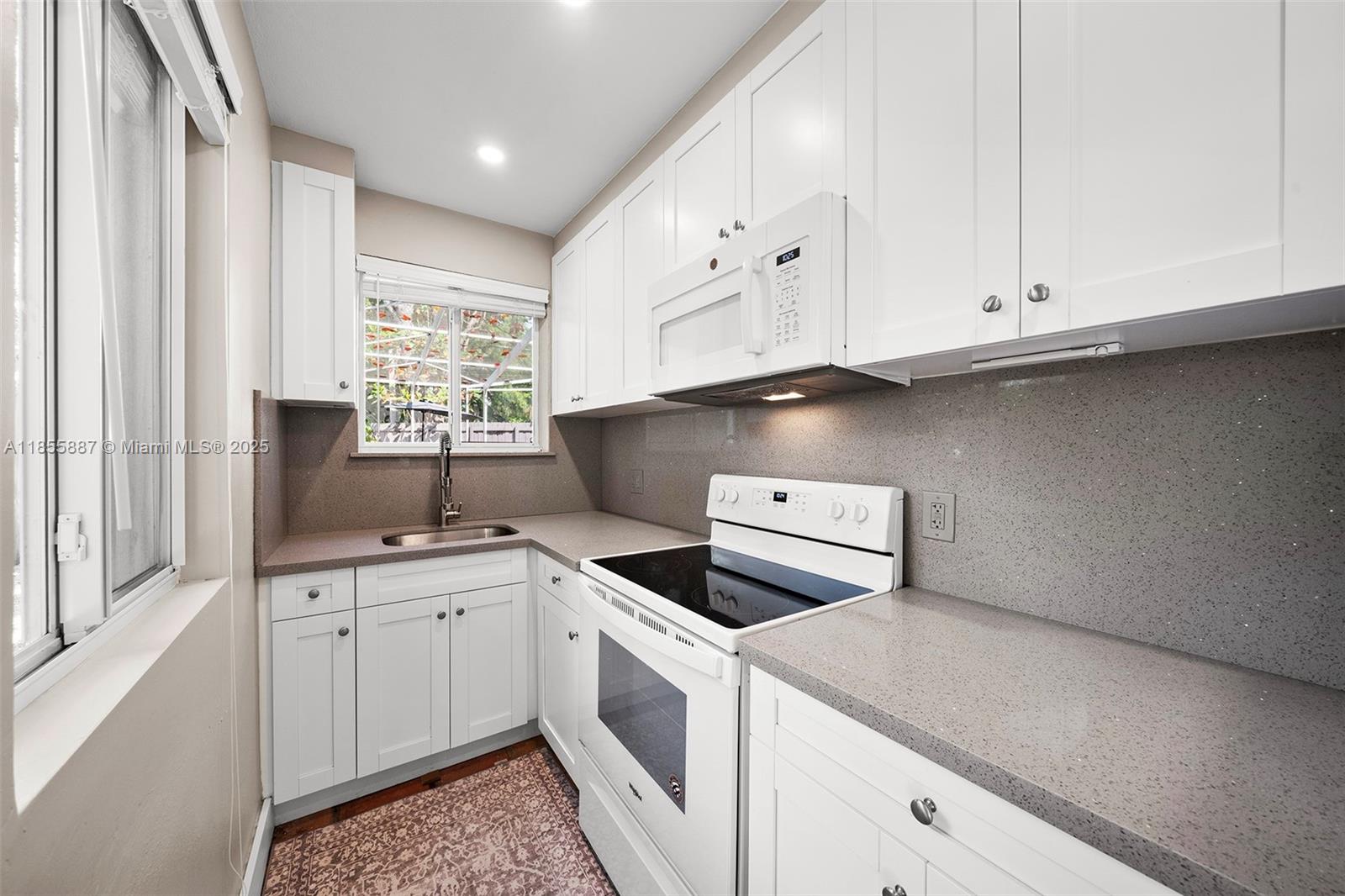 3586 Main Hwy Coconut Grove, FL 33133