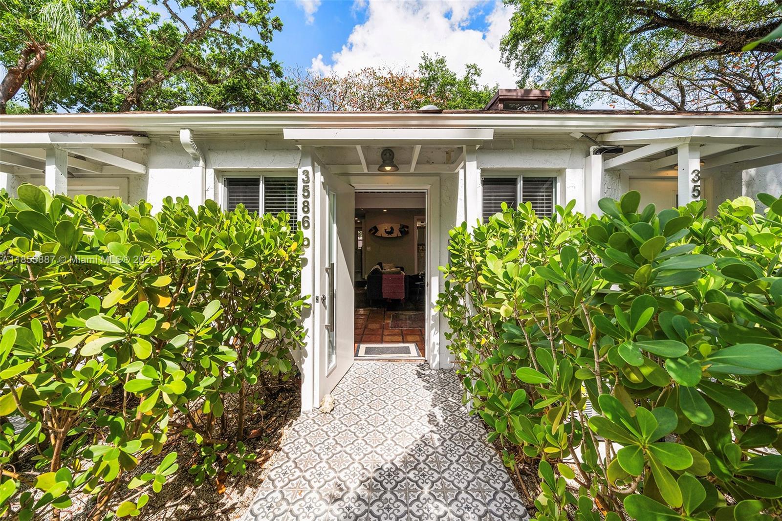 3586 Main Hwy Coconut Grove, FL 33133