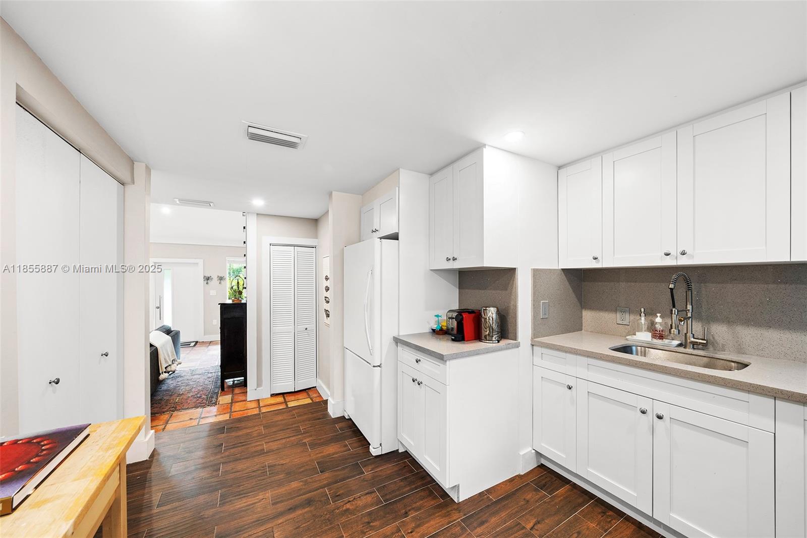 3586 Main Hwy Coconut Grove, FL 33133